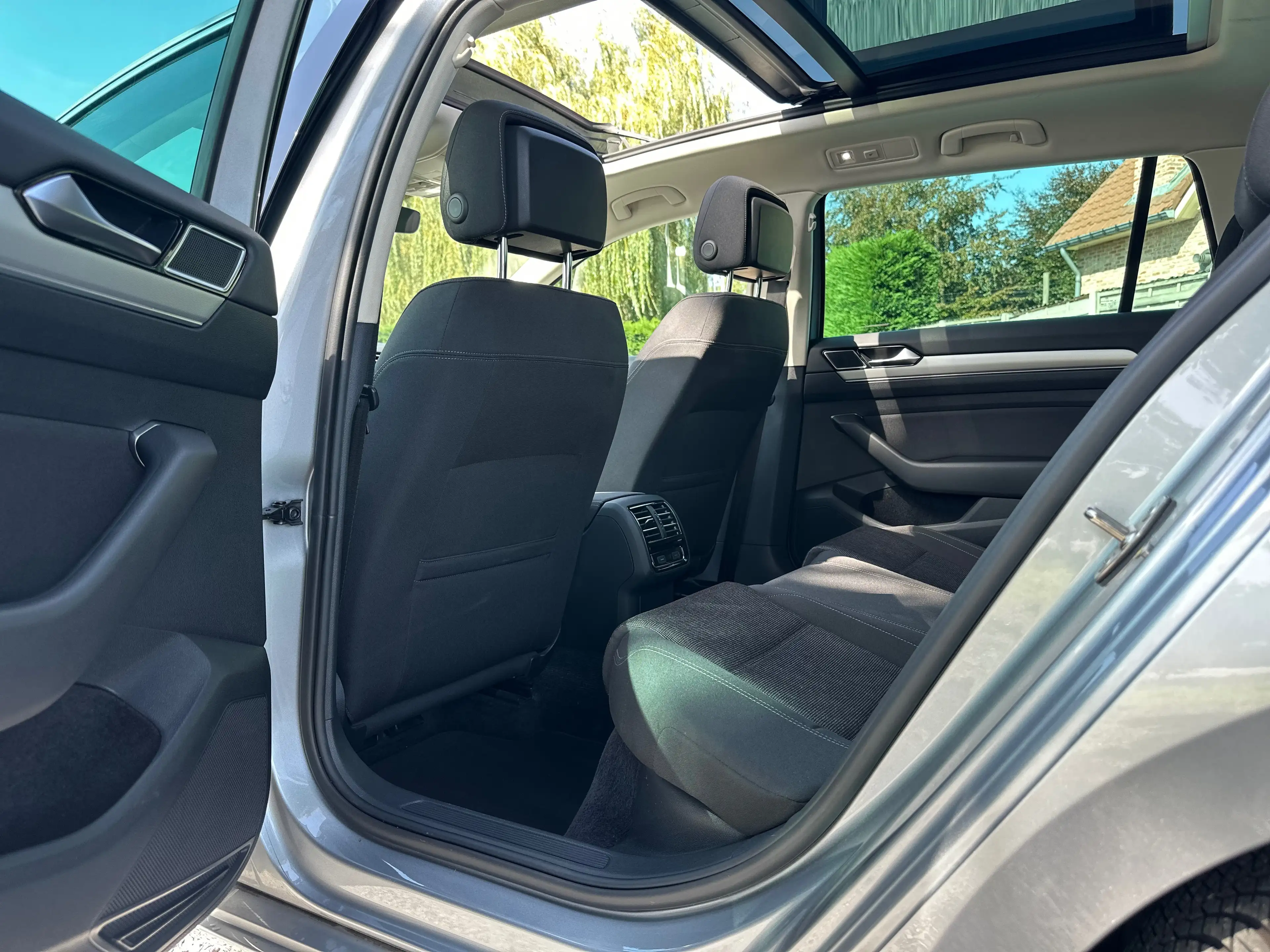 Volkswagen Passat Variant Passat SW 1.6 CR TDi/2017/Pano/Camera — photo 11