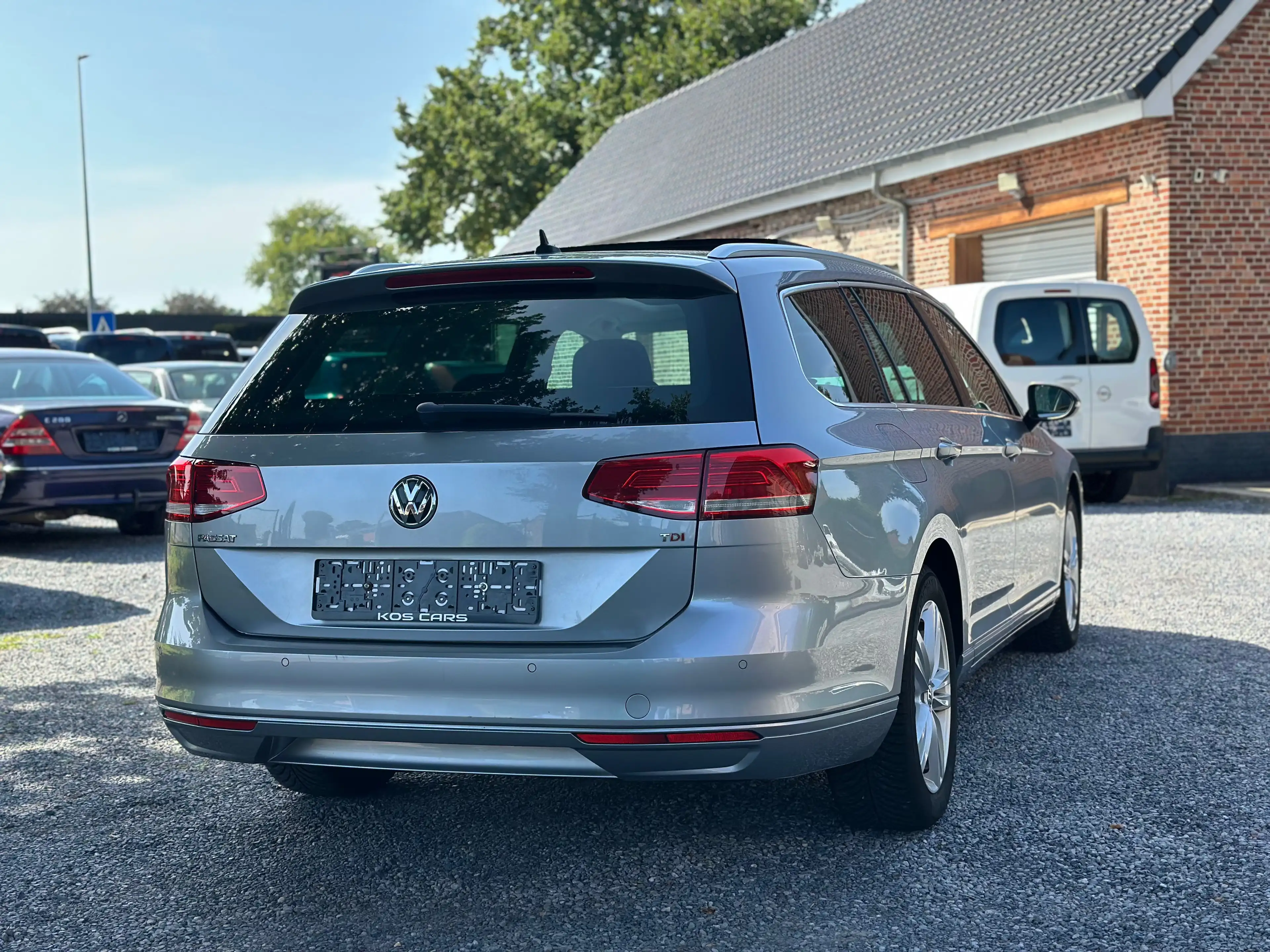 Volkswagen Passat Variant Passat SW 1.6 CR TDi/2017/Pano/Camera — photo 5