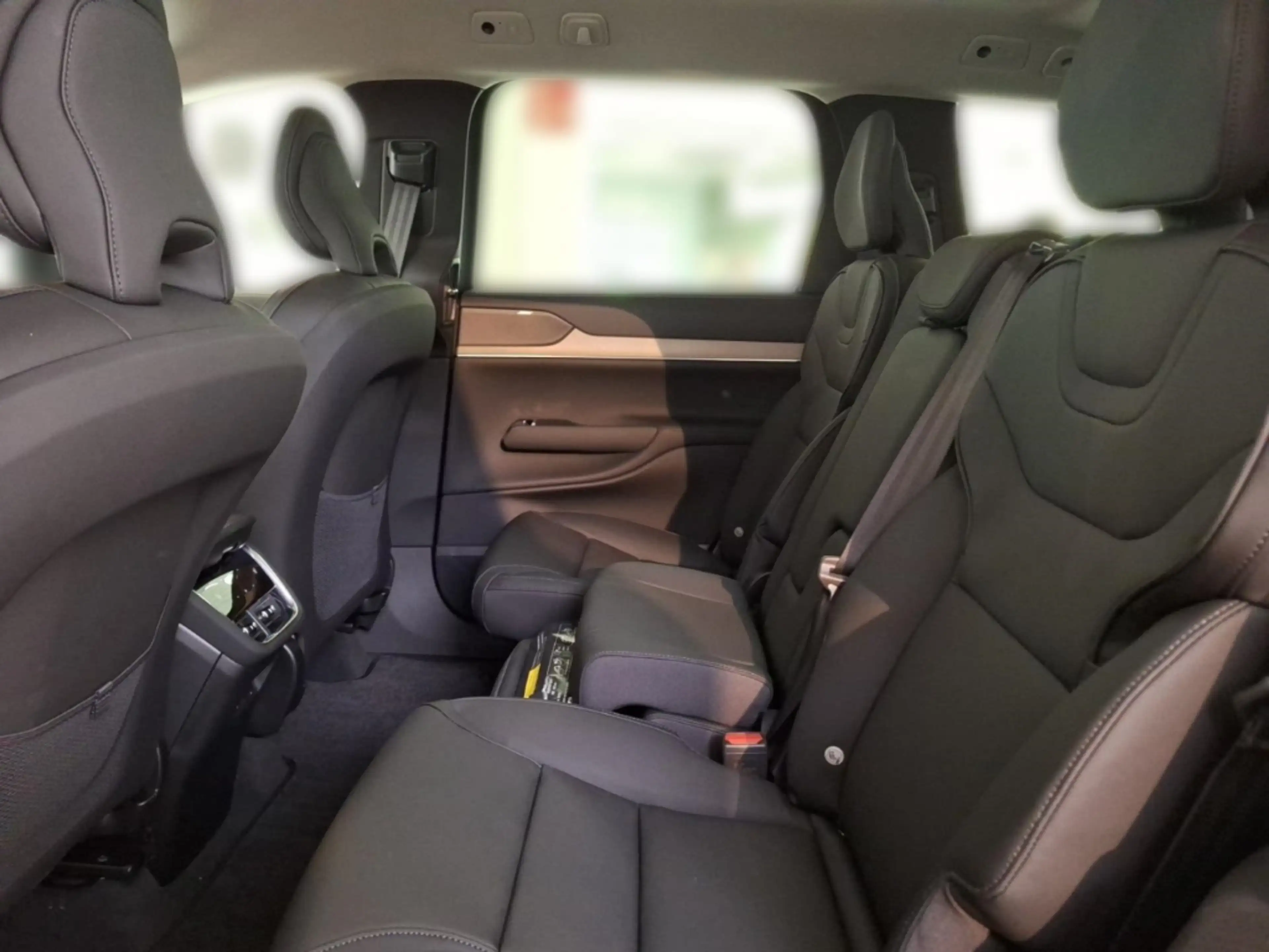 Volvo EX90 Pure Electric 2WD Plus 7-Sitzer AHK elektr 360°-Ka — photo 11