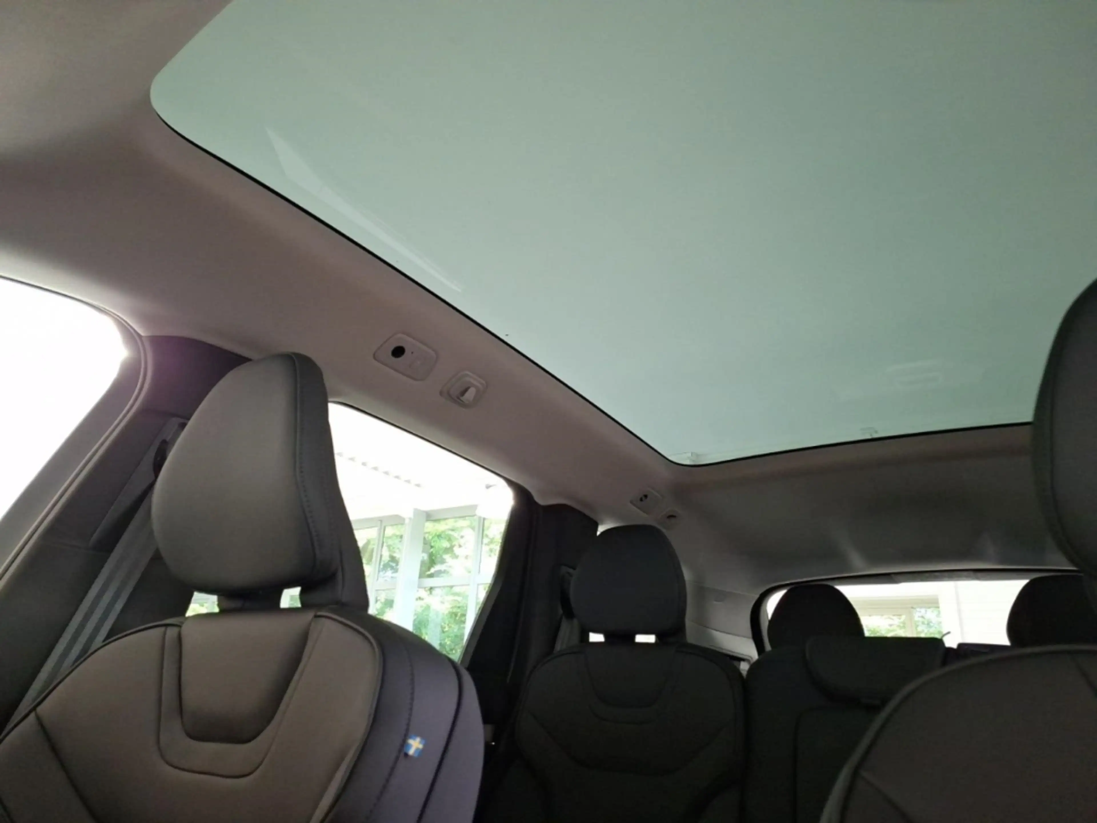 Volvo EX90 Pure Electric 2WD Plus 7-Sitzer AHK elektr 360°-Ka — photo 13