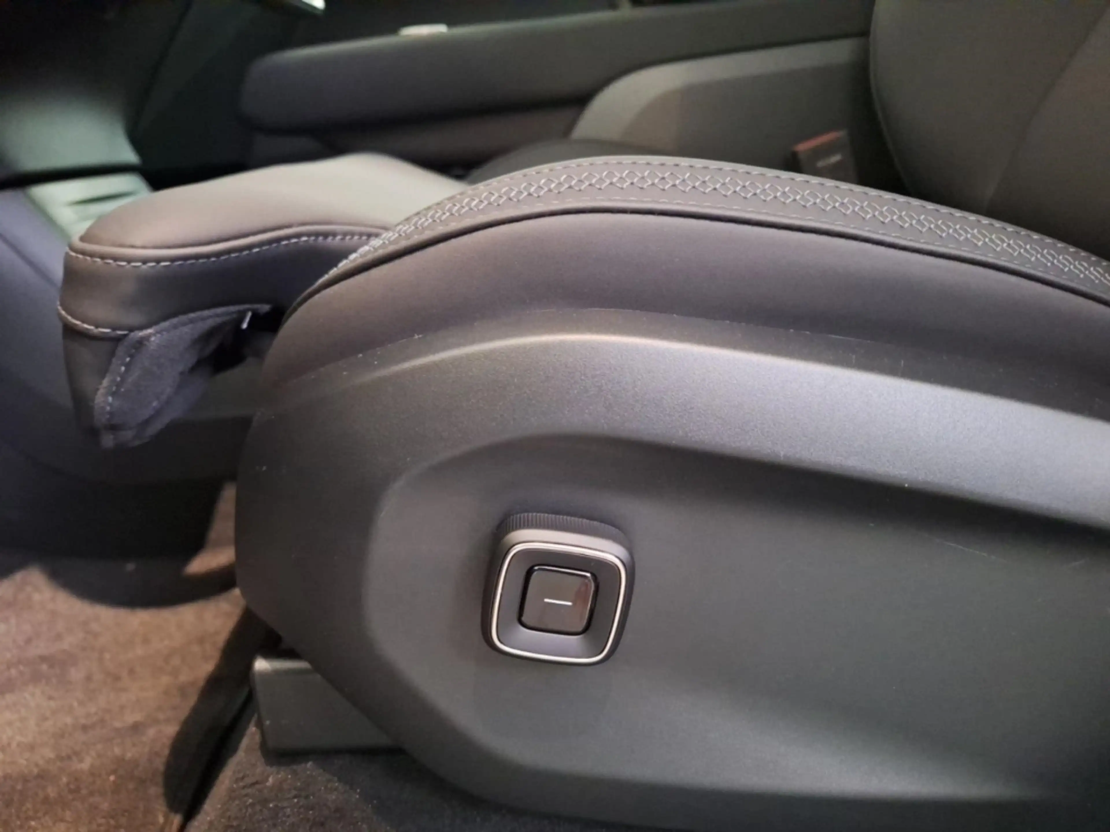 Volvo EX90 Pure Electric 2WD Plus 7-Sitzer AHK elektr 360°-Ka — photo 15