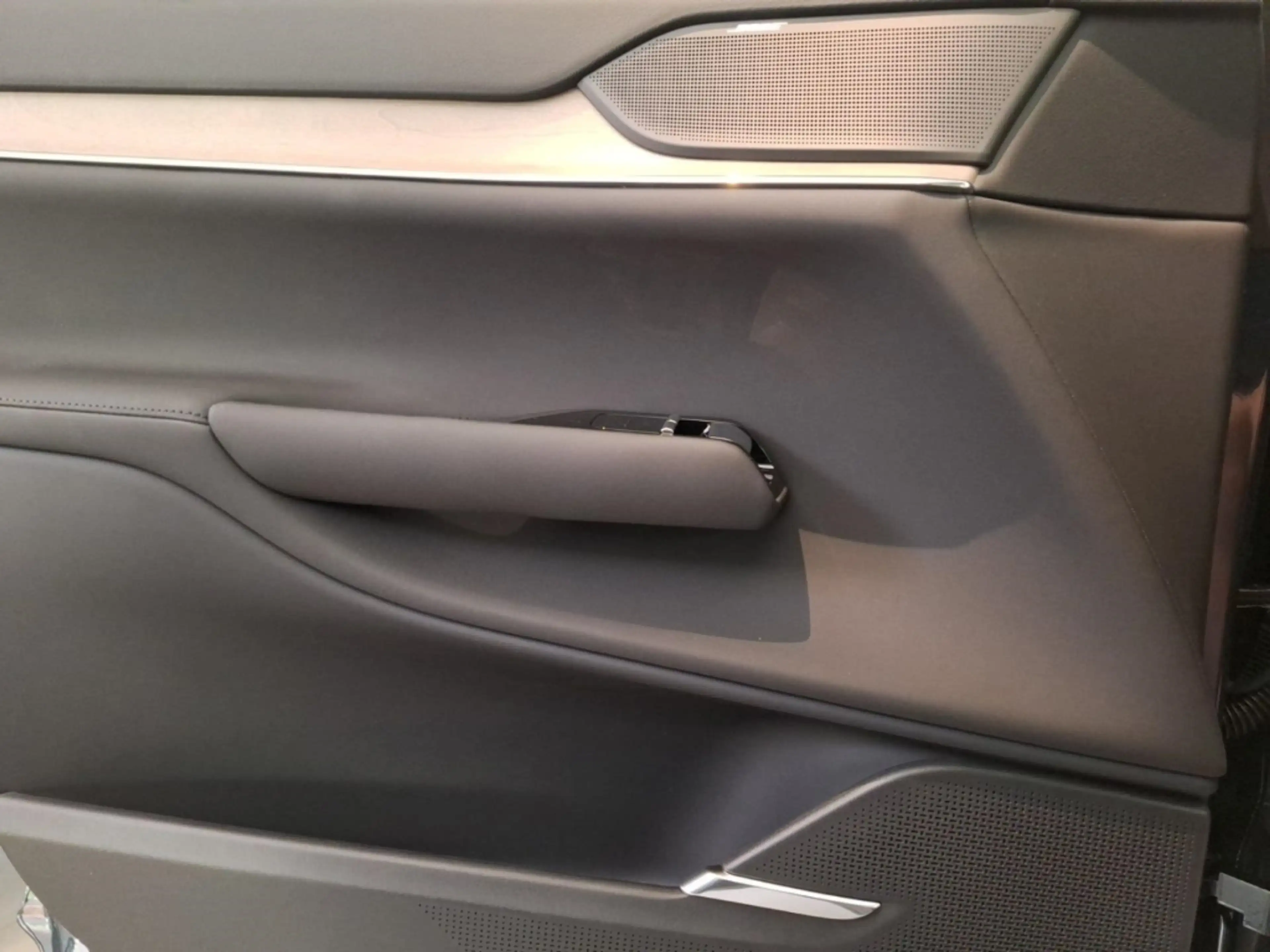Volvo EX90 Pure Electric 2WD Plus 7-Sitzer AHK elektr 360°-Ka — photo 14