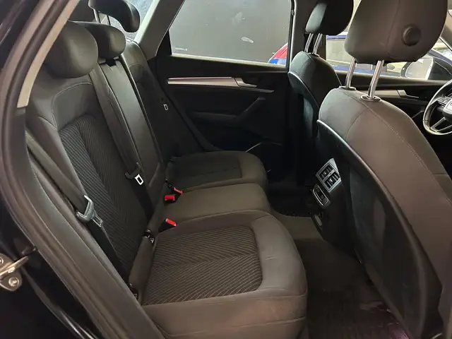 Audi Q5 view 10