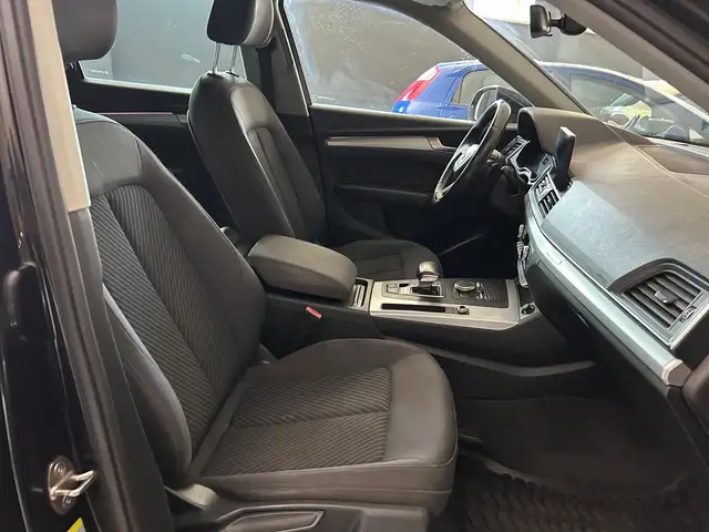 Audi Q5 view 11