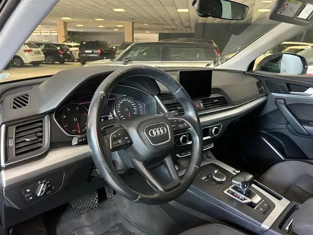 Audi Q5 view 7