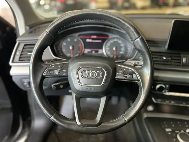 Audi Q5 view 14