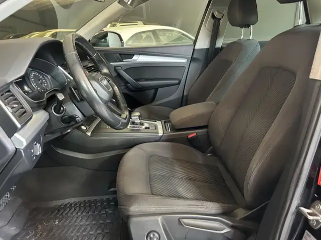 Audi Q5 view 8