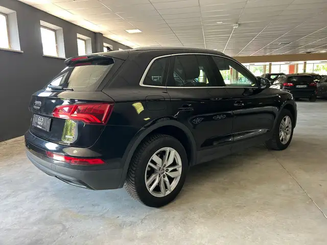 Audi Q5 view 4