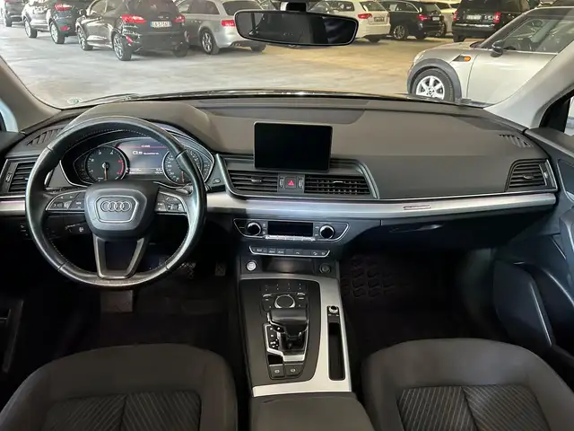 Audi Q5 view 13