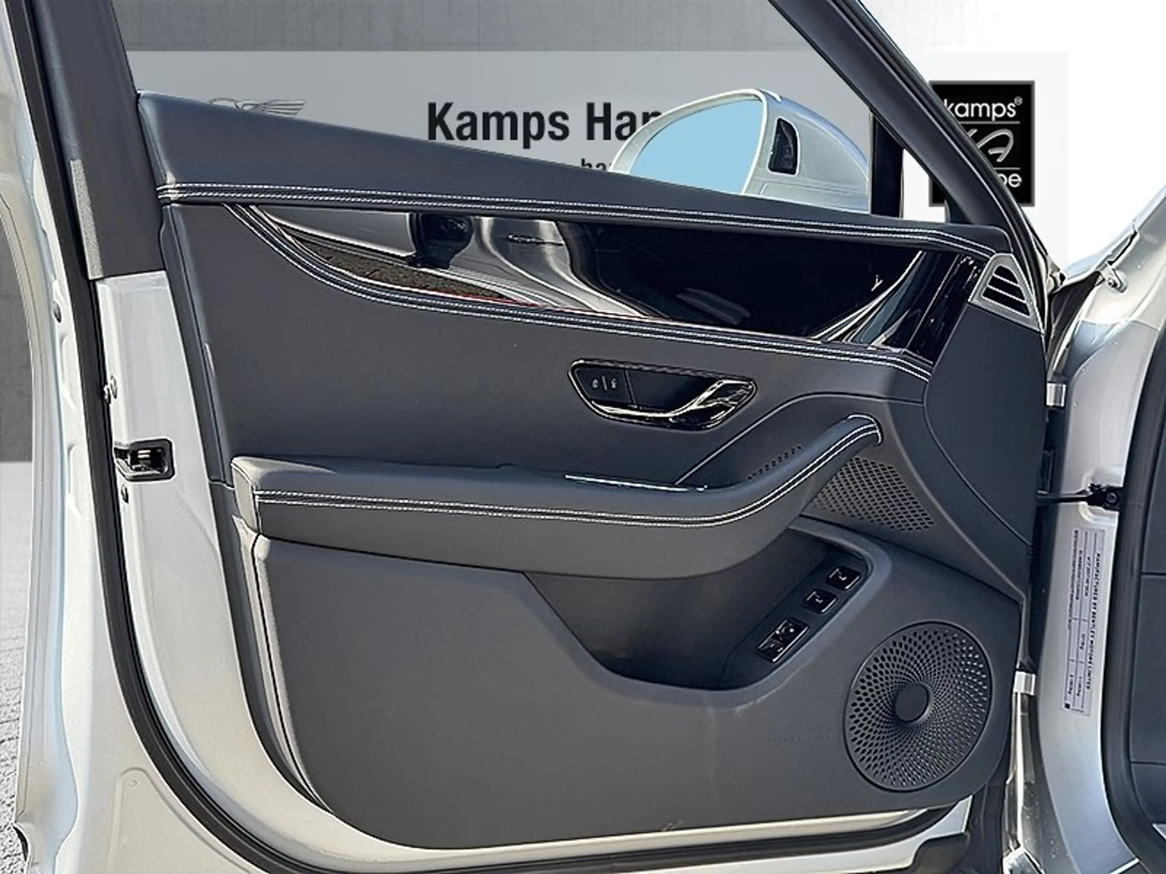 Bentley Flying Spur V8 Hybrid *B&O*Rotating* — photo 10