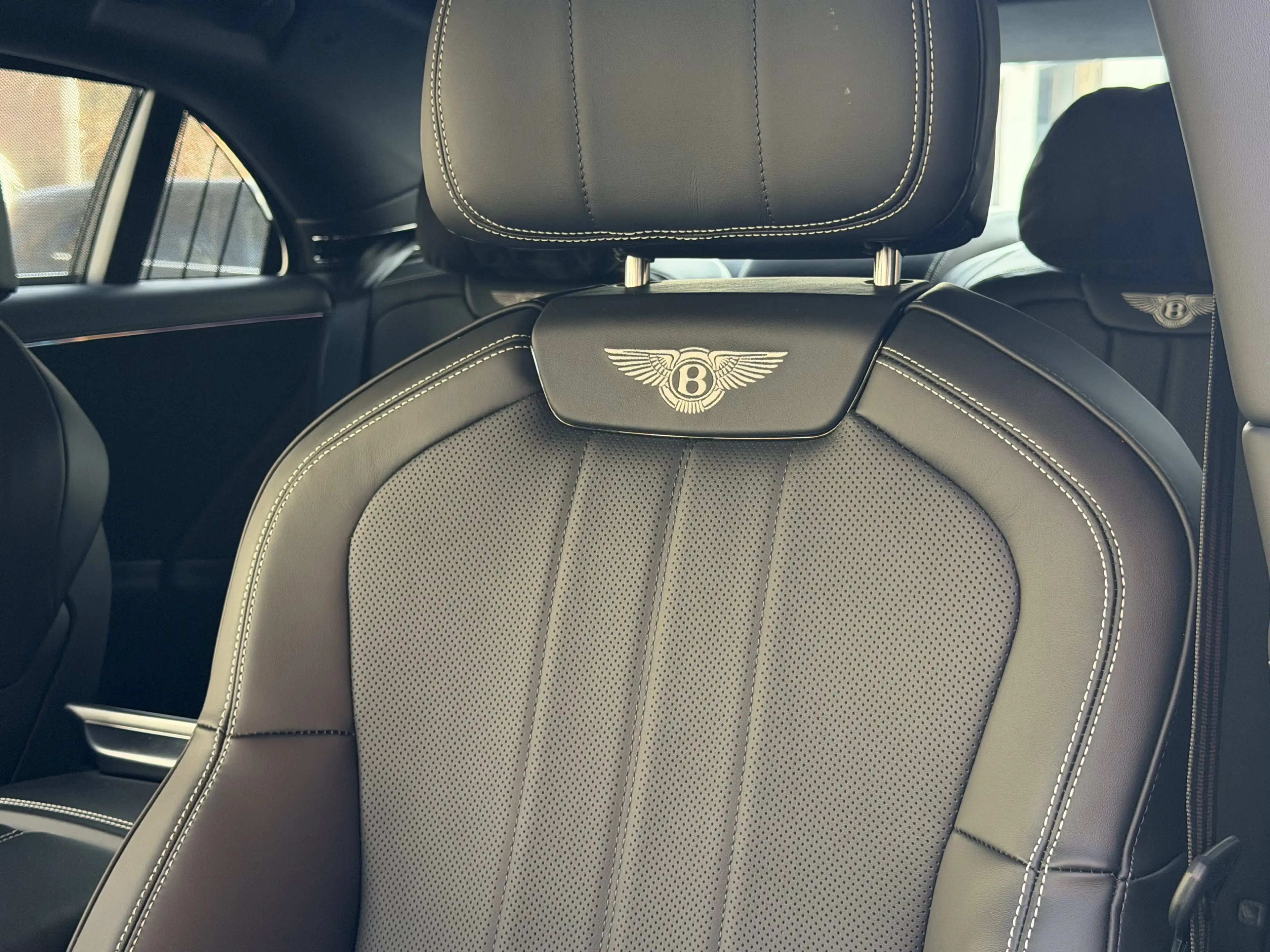 Bentley Flying Spur V8 Hybrid *B&O*Rotating* — photo 14