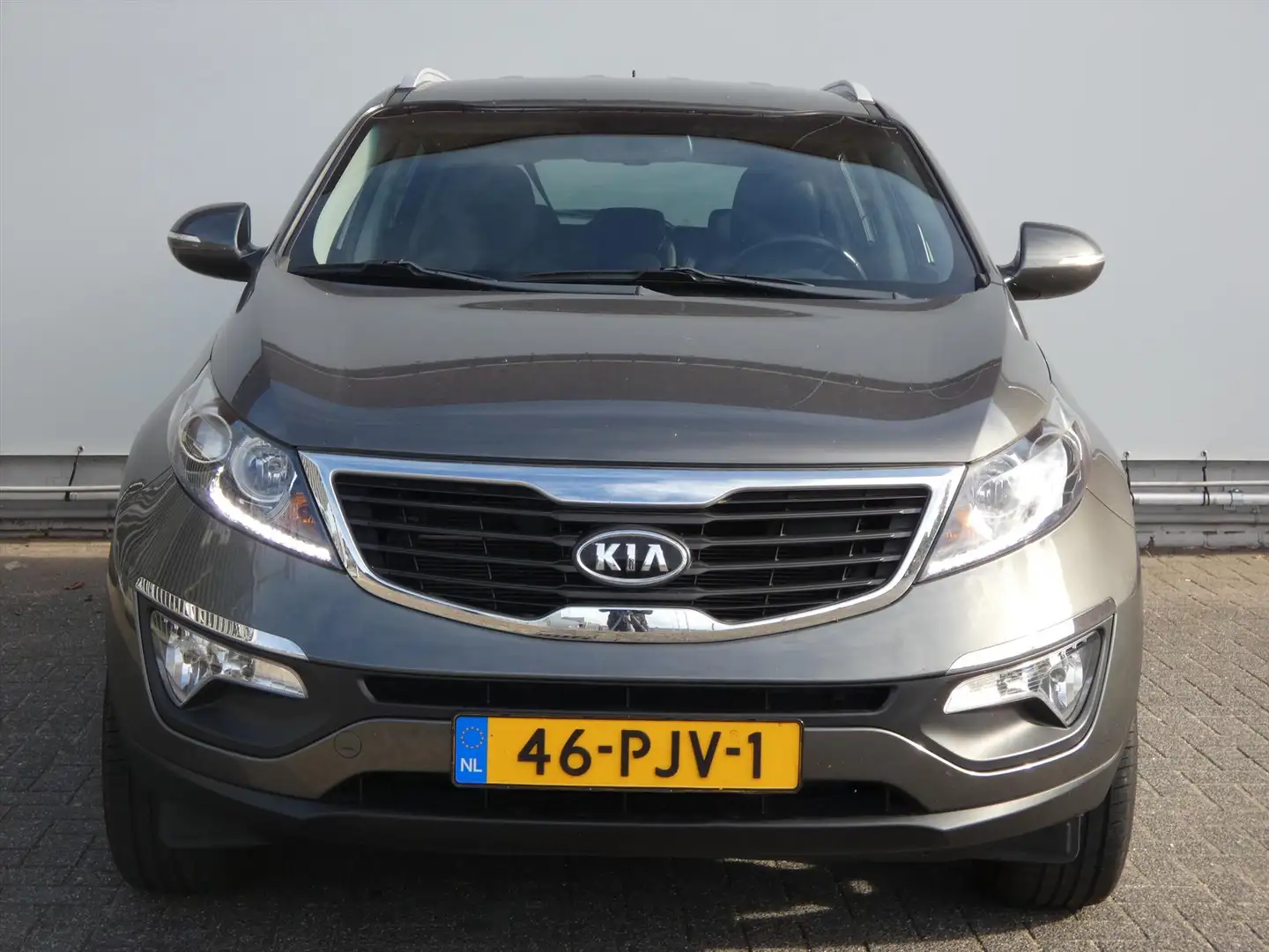 Kia Sportage 2.0 CVVT 2WD AUT6 X-ecutive / 69.000 KM / Trekhaak Grijs - 2