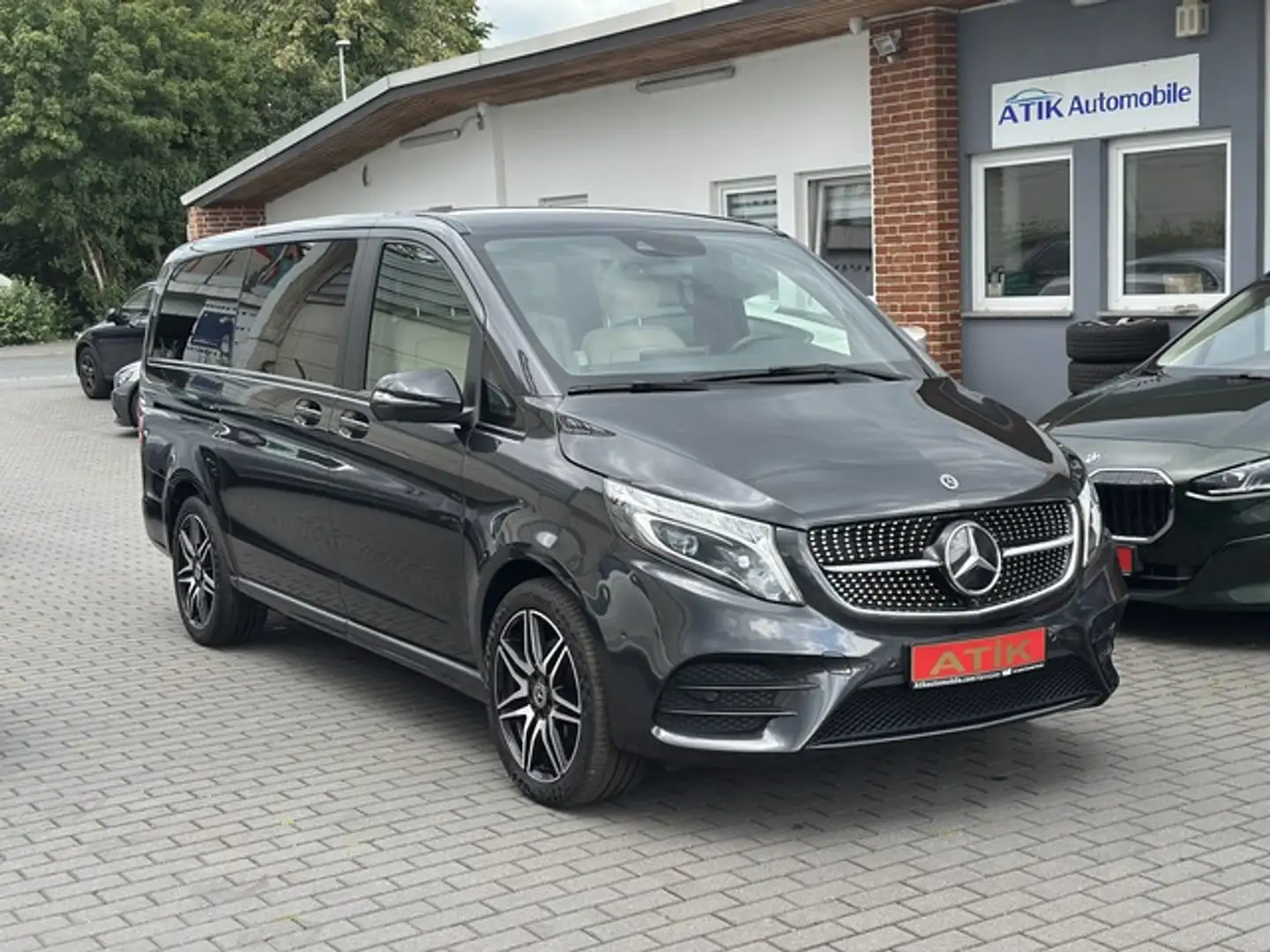 Mercedes-Benz V 300 d L 4M / AMG / PANO / NIGHT PAKET / LUFTFEDERUNG Grau - 1
