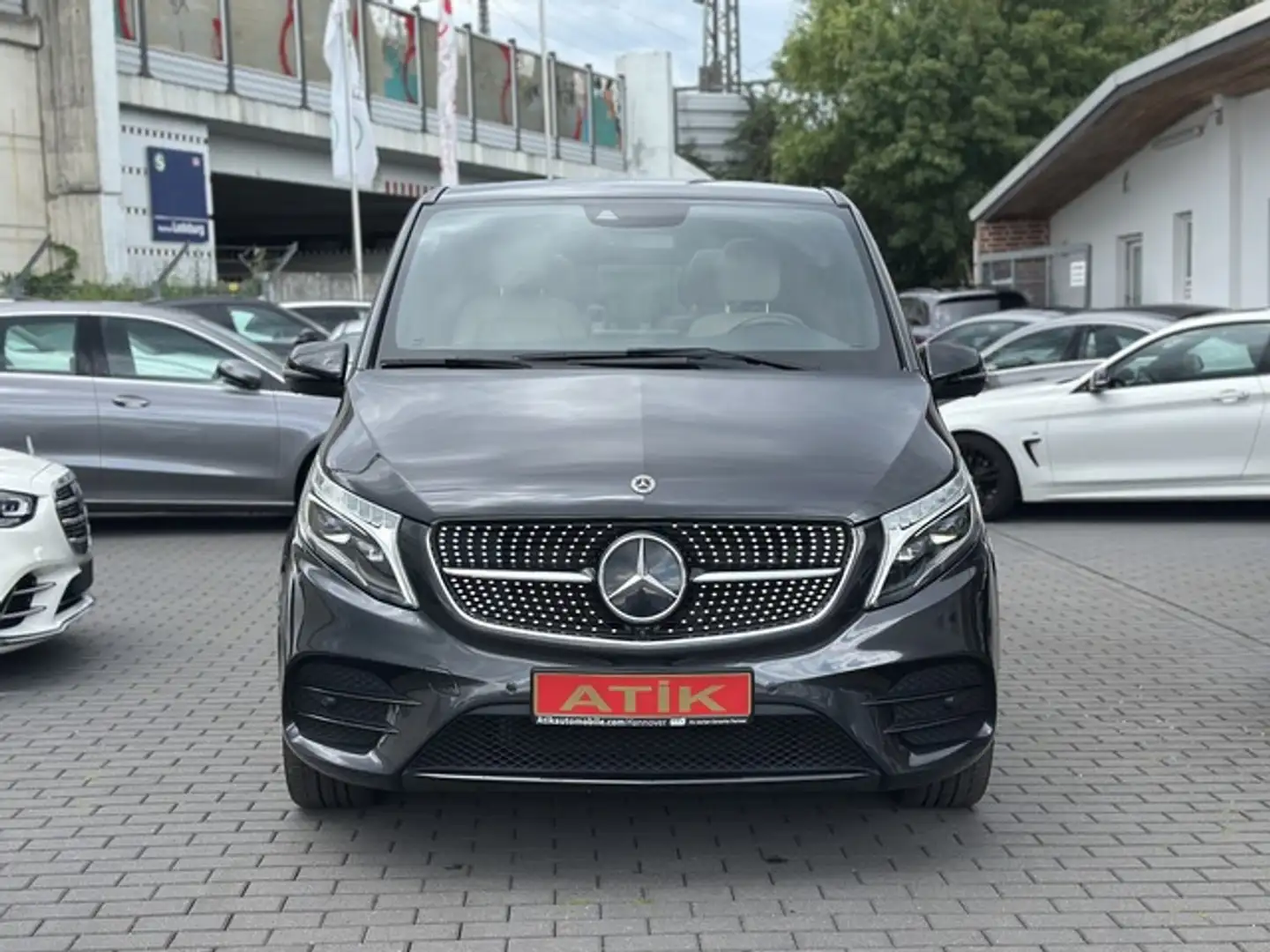 Mercedes-Benz V 300 d L 4M / AMG / PANO / NIGHT PAKET / LUFTFEDERUNG Gris - 2