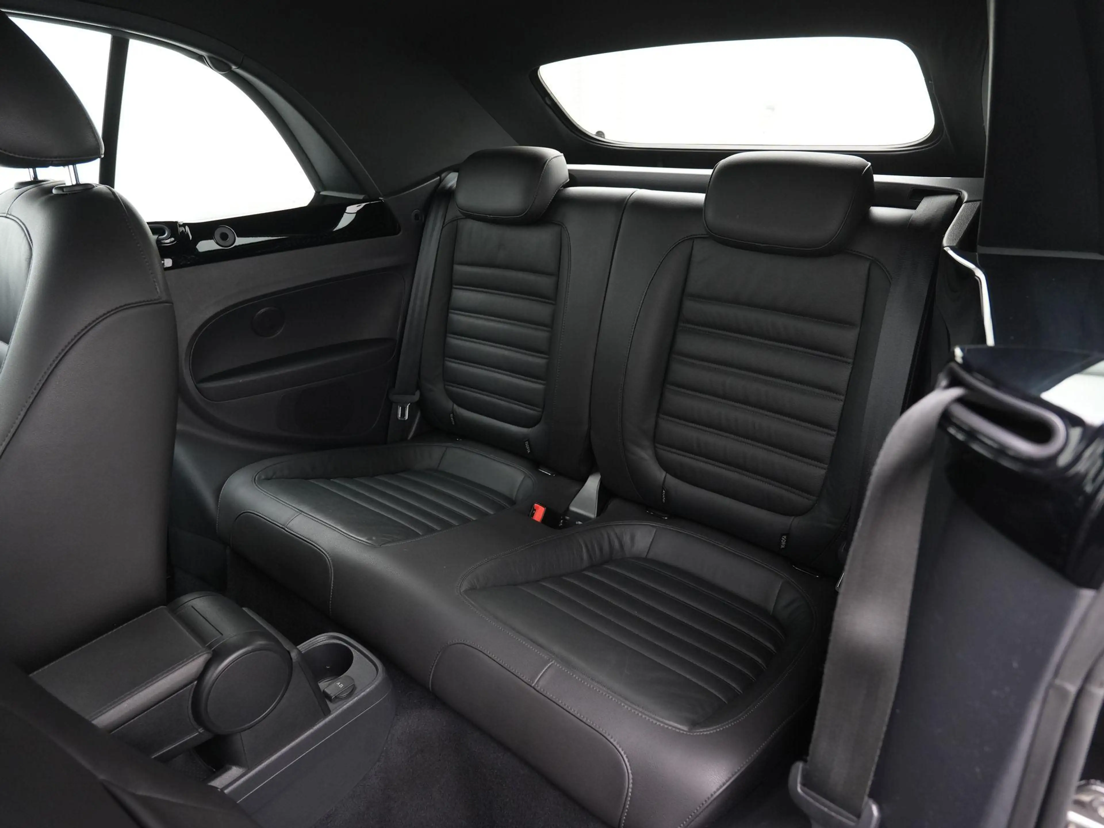 Volkswagen Beetle Cabriolet 1.2 TSI 105pk Design BlueMotion | Stoelv — photo 11