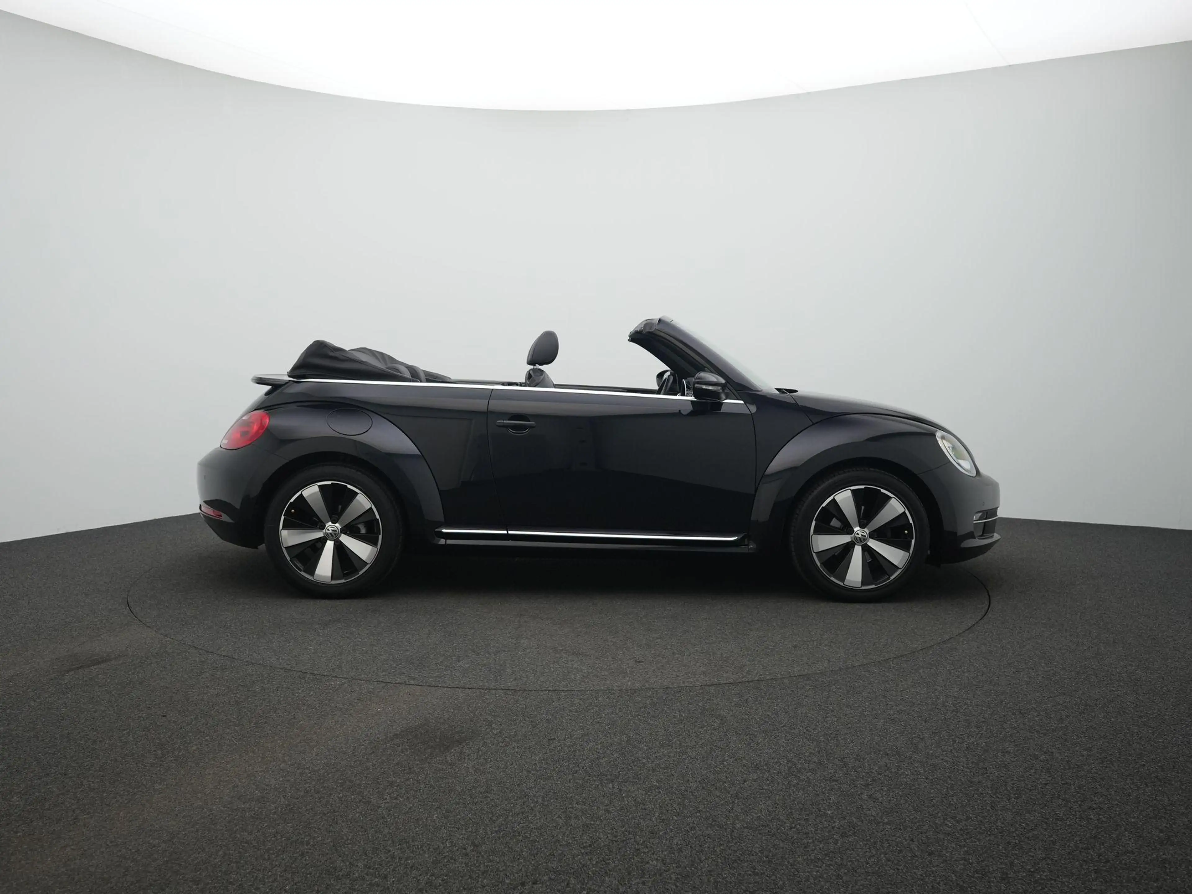 Volkswagen Beetle Cabriolet 1.2 TSI 105pk Design BlueMotion | Stoelv — photo 4