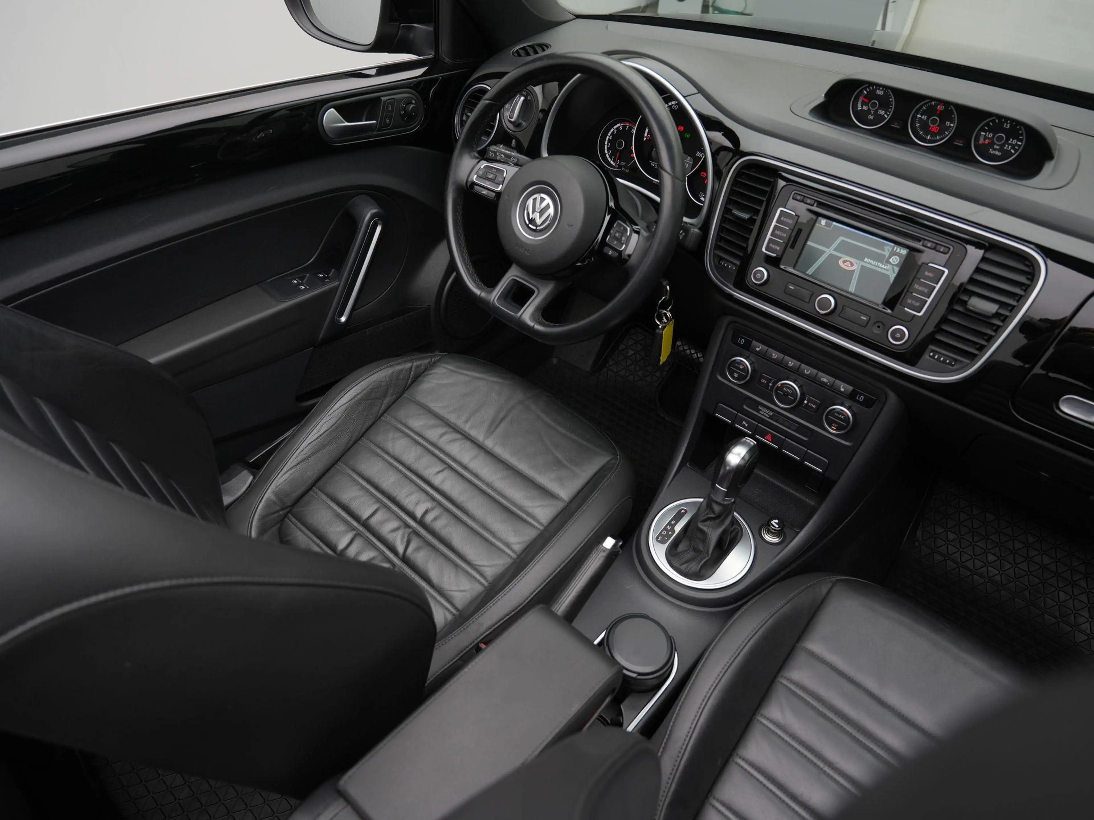 Volkswagen Beetle Cabriolet 1.2 TSI 105pk Design BlueMotion | Stoelv — photo 8