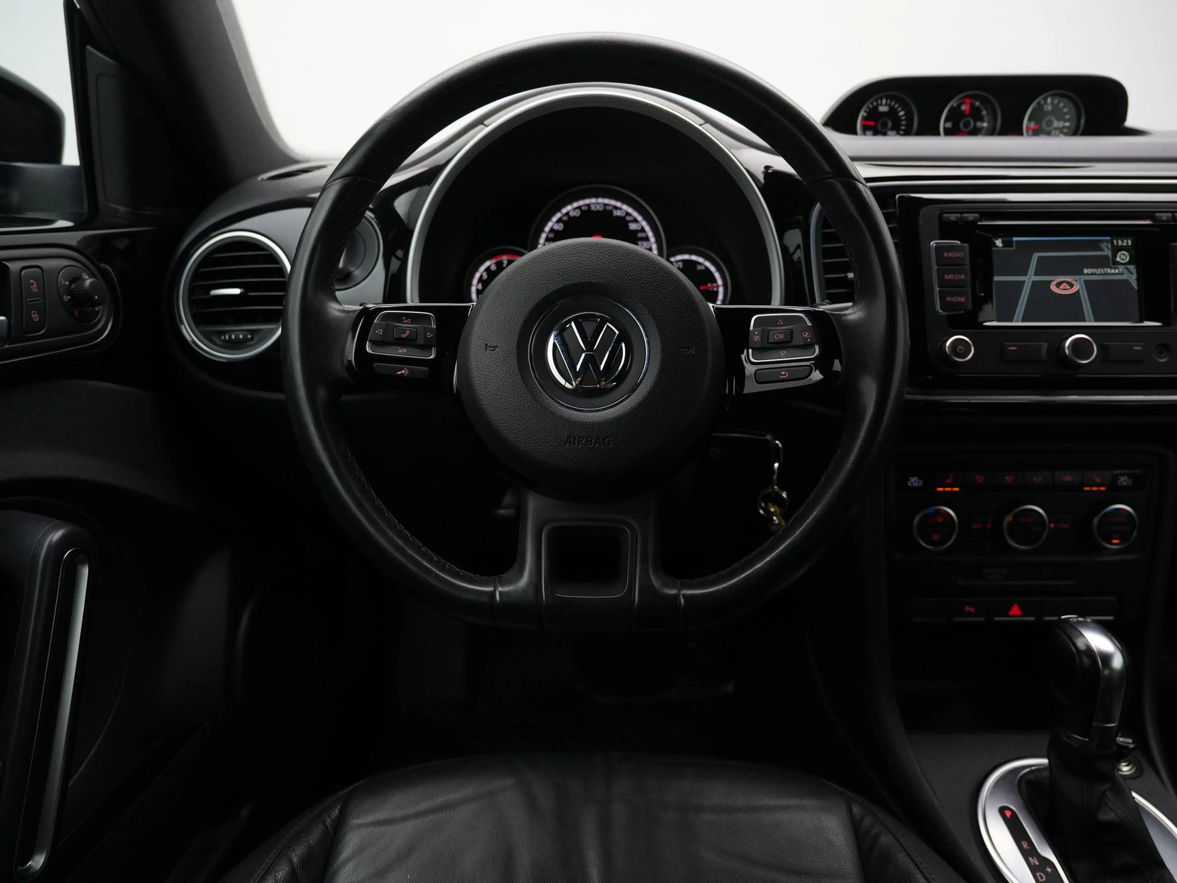 Volkswagen Beetle Cabriolet 1.2 TSI 105pk Design BlueMotion | Stoelv — photo 7
