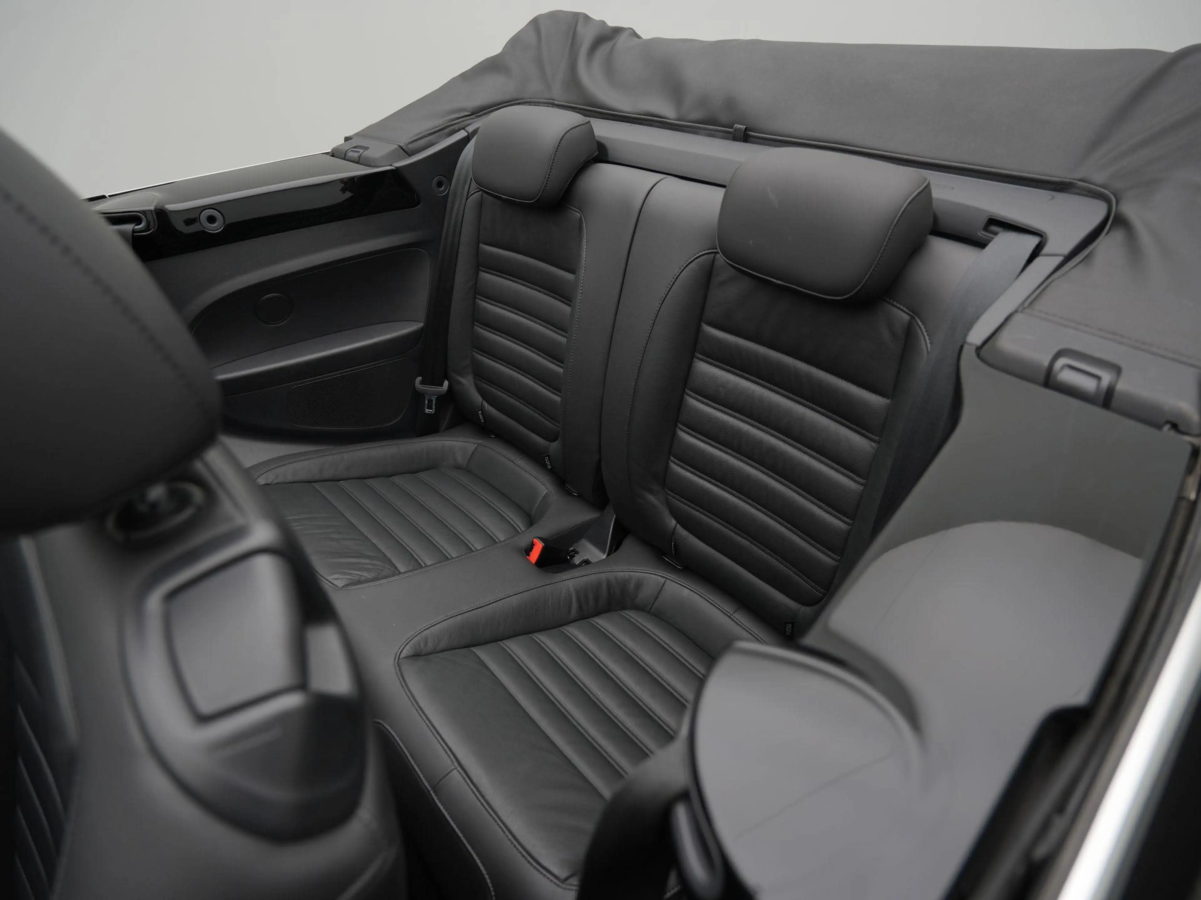 Volkswagen Beetle Cabriolet 1.2 TSI 105pk Design BlueMotion | Stoelv — photo 10