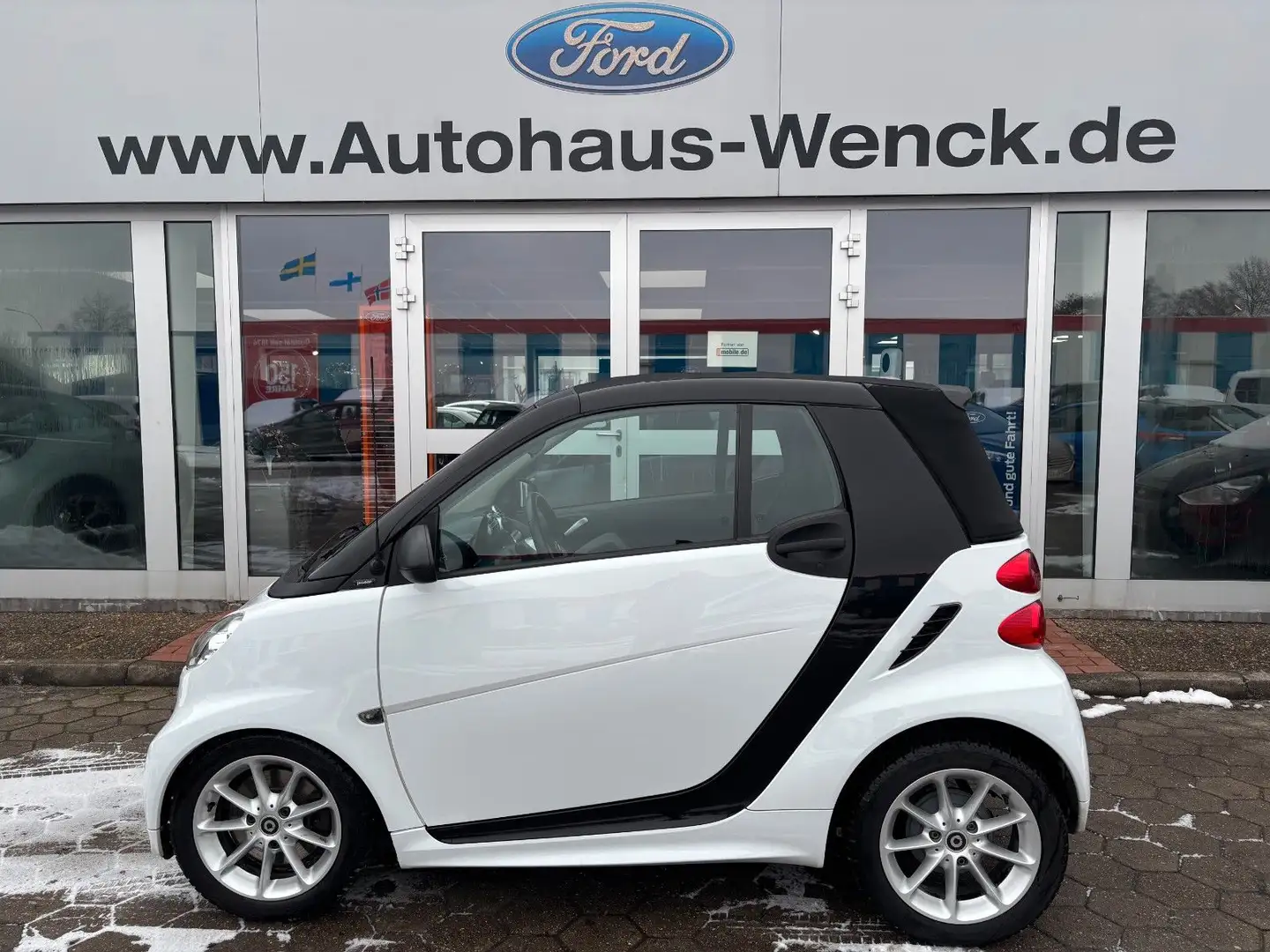 smart forTwo cabrio Micro Hybrid*4.HAND*KLIMA*HU NEU* Schwarz - 1