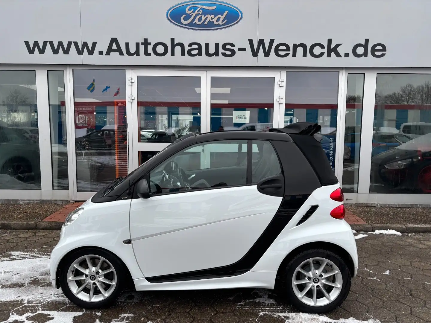 smart forTwo cabrio Micro Hybrid*4.HAND*KLIMA*HU NEU* Schwarz - 2