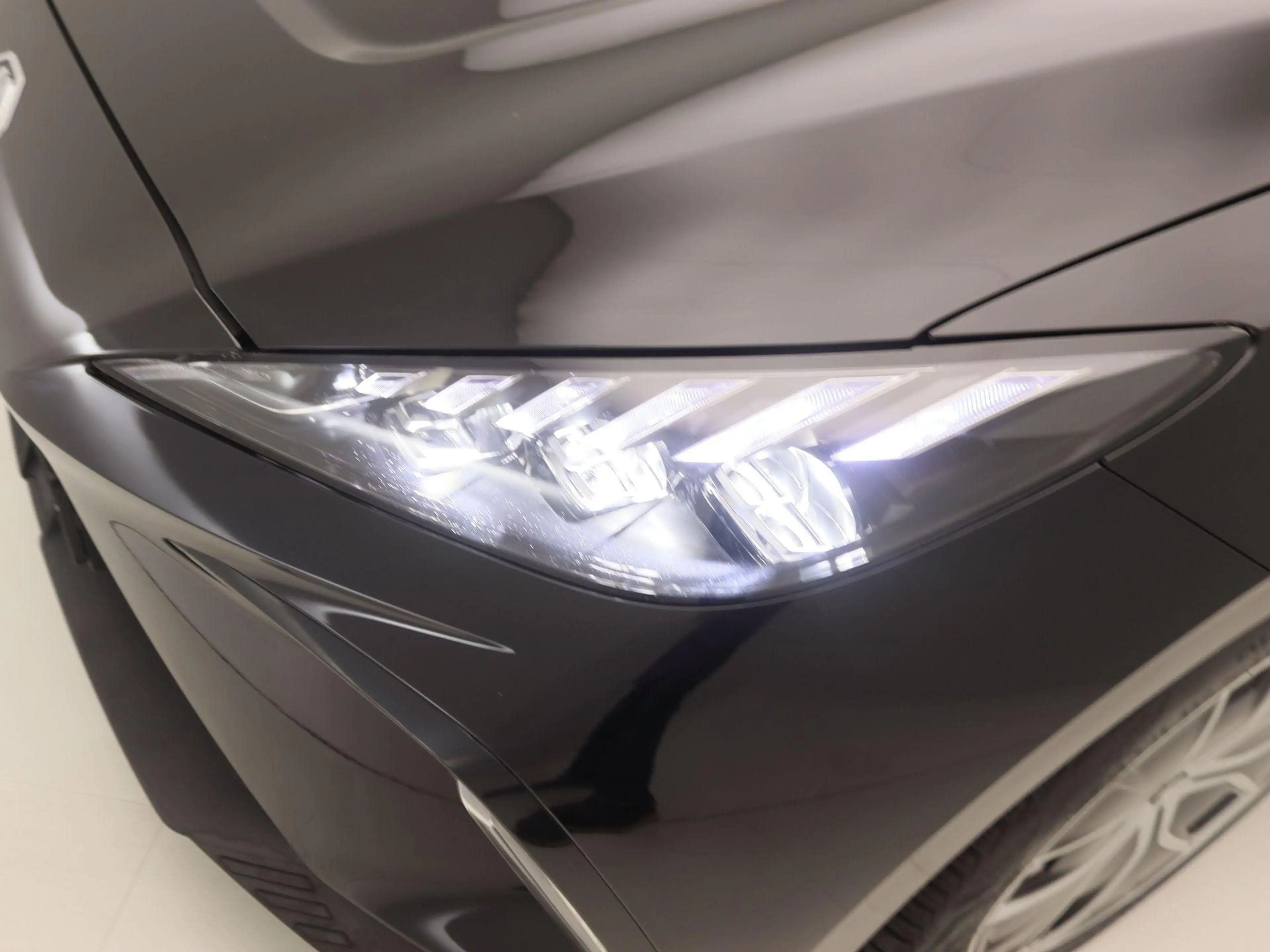 MG MG4 Long Range Luxury 64 kWh — photo 13