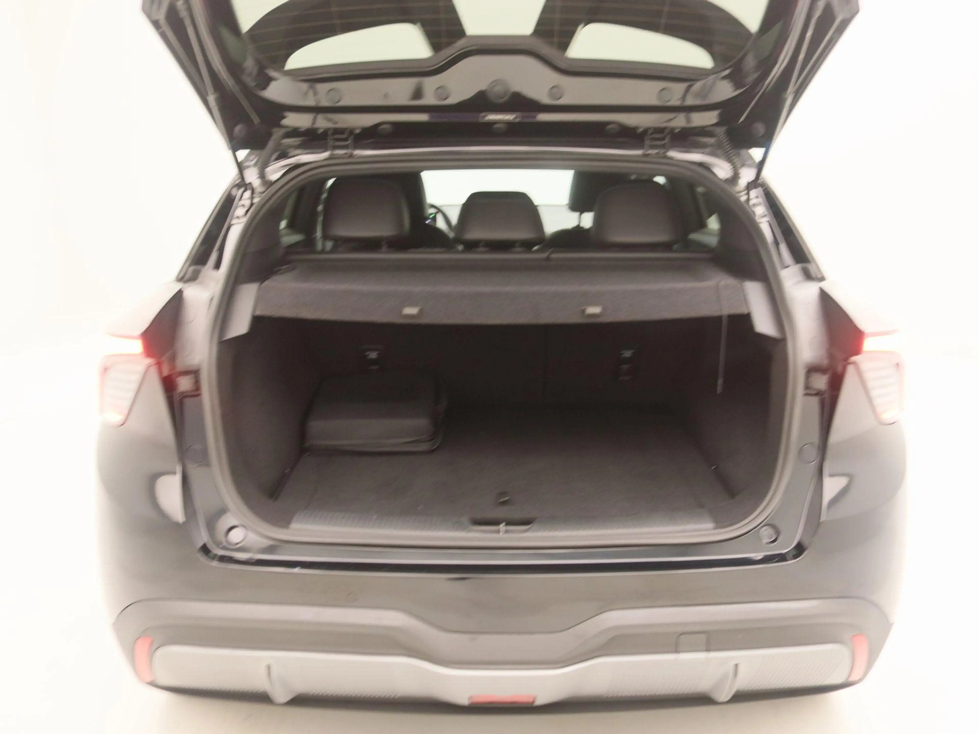 MG MG4 Long Range Luxury 64 kWh — photo 12