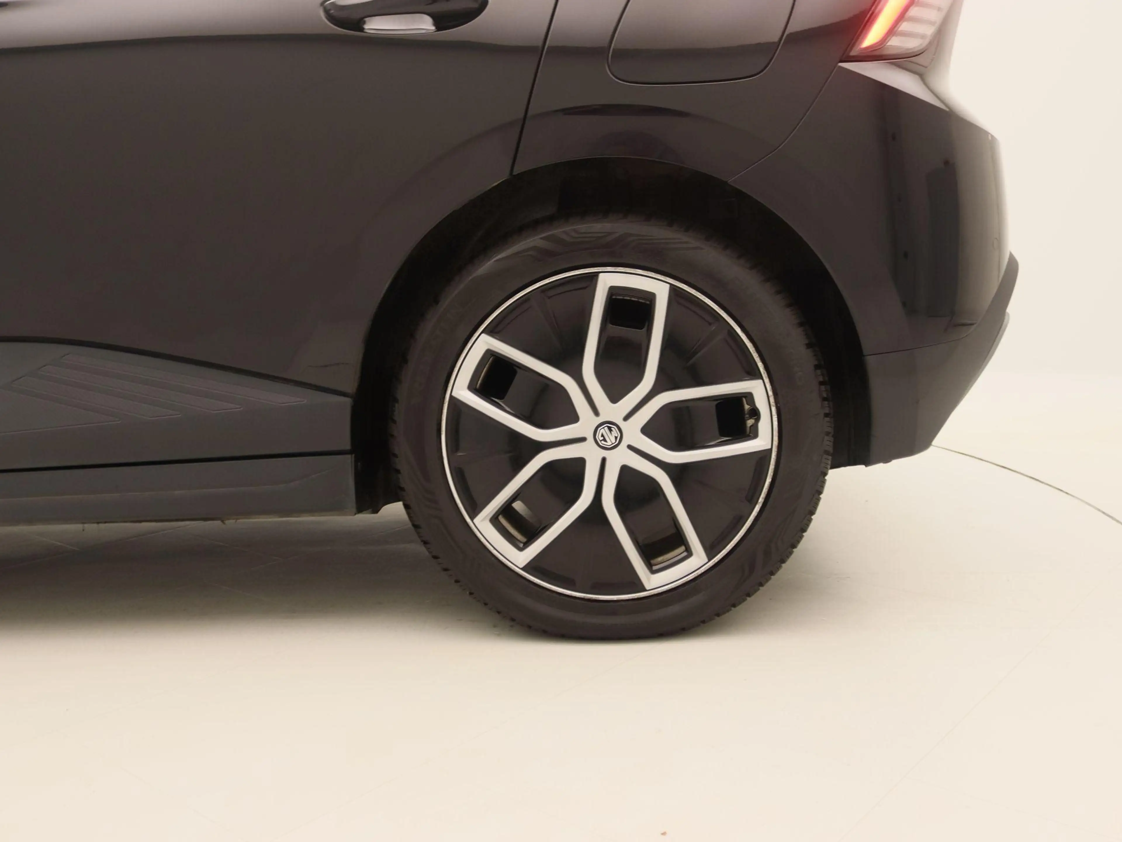 MG MG4 Long Range Luxury 64 kWh — photo 14
