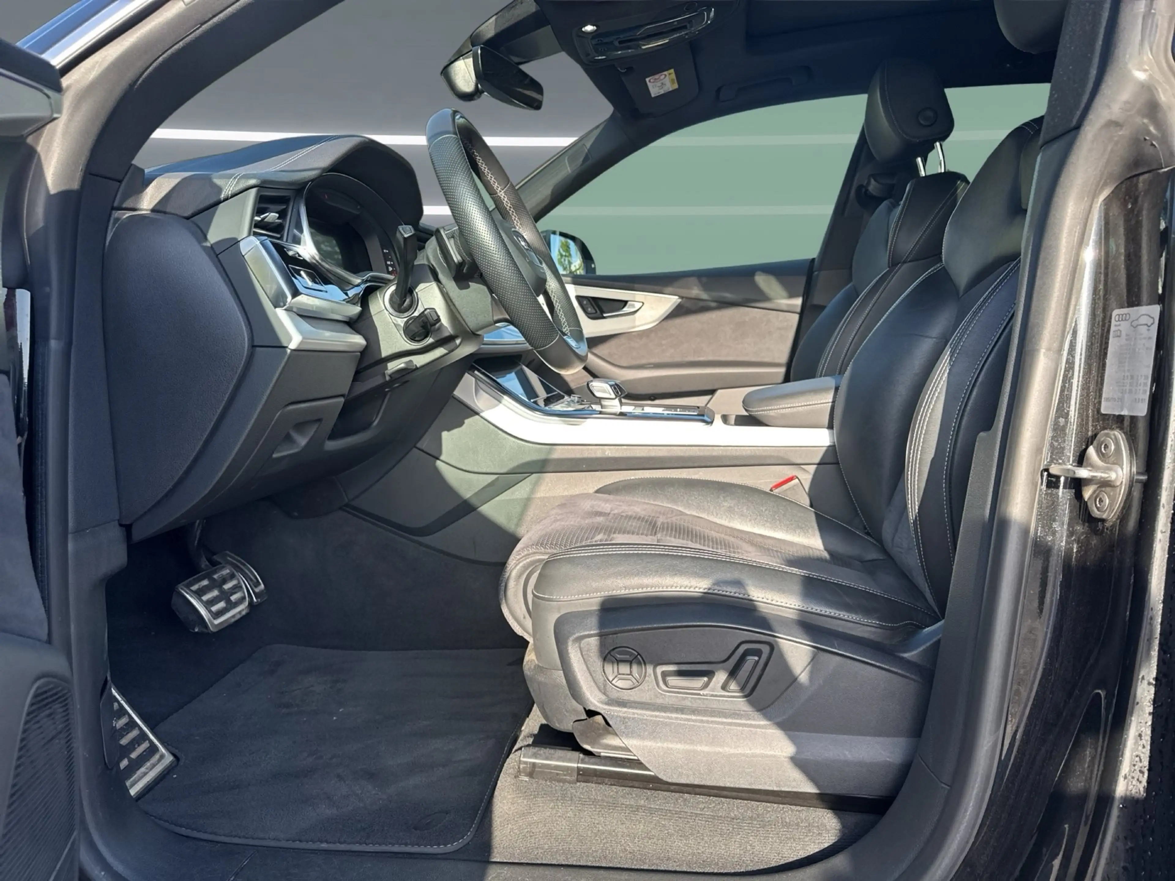 Audi Q8 50 TDI qu S line AHK PANO Luft HD-MATRIX 22" — photo 14