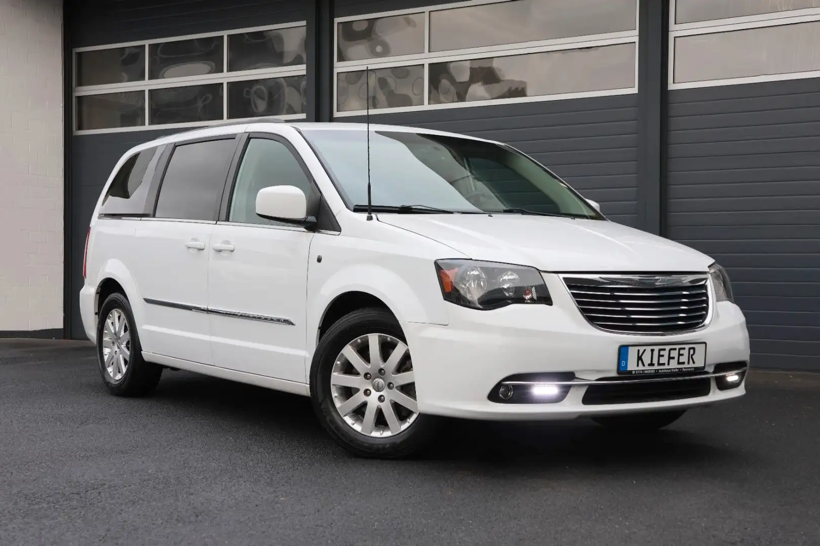 Chrysler Grand Voyager V6/AHK/LPG/7-Sitzen/KAMERA/DVD/R17 Білий - 1
