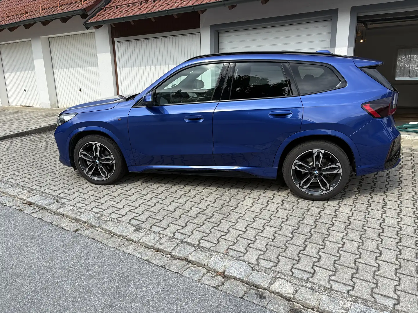 BMW X1 23 i xDrive M Sport Blau - 2