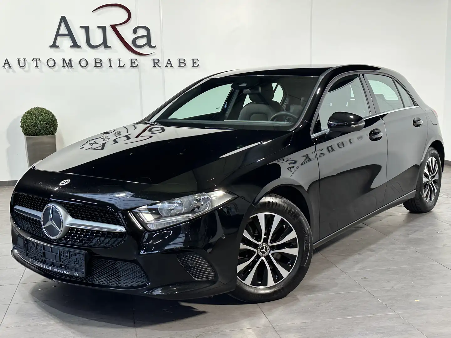 Mercedes-Benz A 180 Aut. Style NAV+DAB+SITZ-PAKET+16ZO+ALARM Zwart - 2