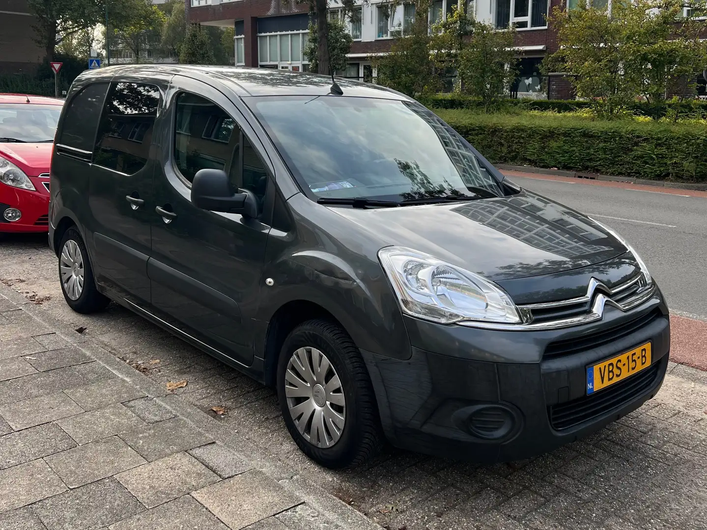 Citroen Berlingo Berlingo 1.6 e-HDI 500 Cl. Ec Grijs - 2