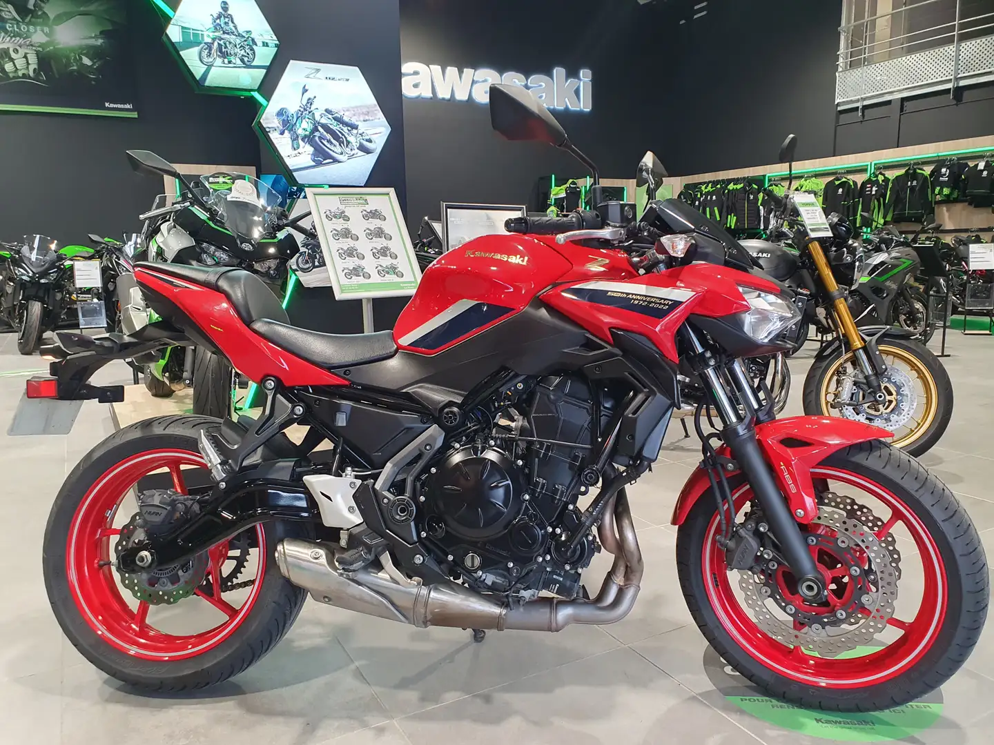 Kawasaki Z 650 Roşu - 1