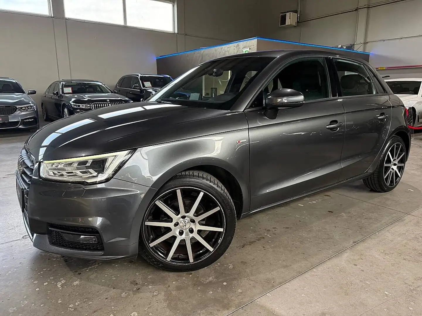 Audi A1 Audi A1 1,4TDI Sport Grau - 1