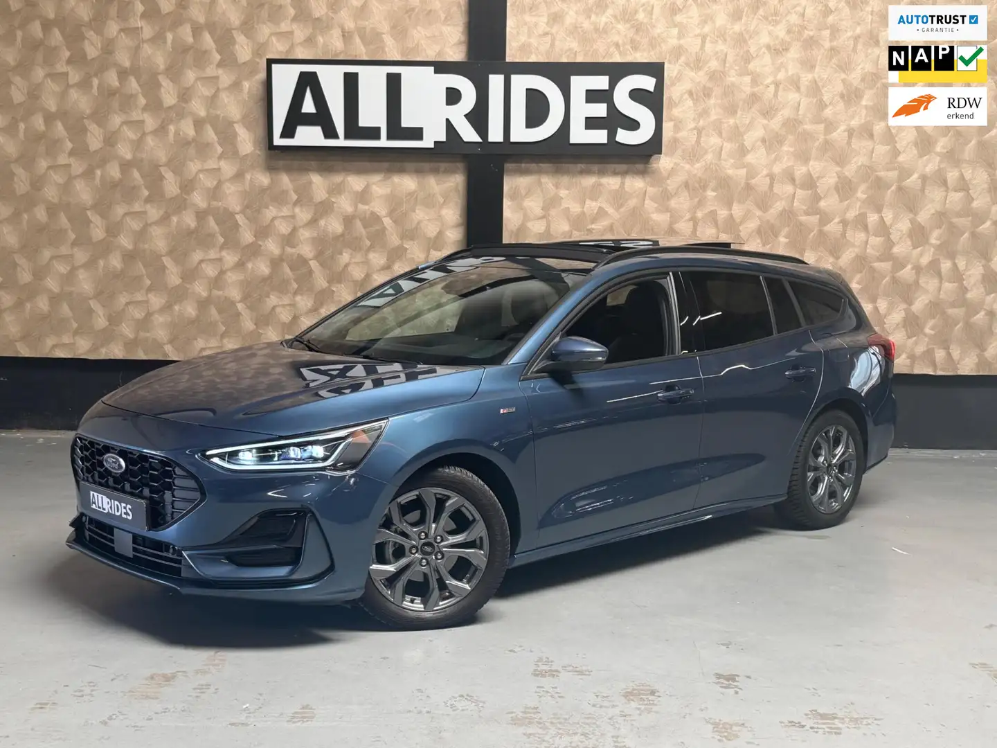 Ford Focus Wagon 1.0 EcoBoost Hybrid Active X ST Line | Pano Blau - 1