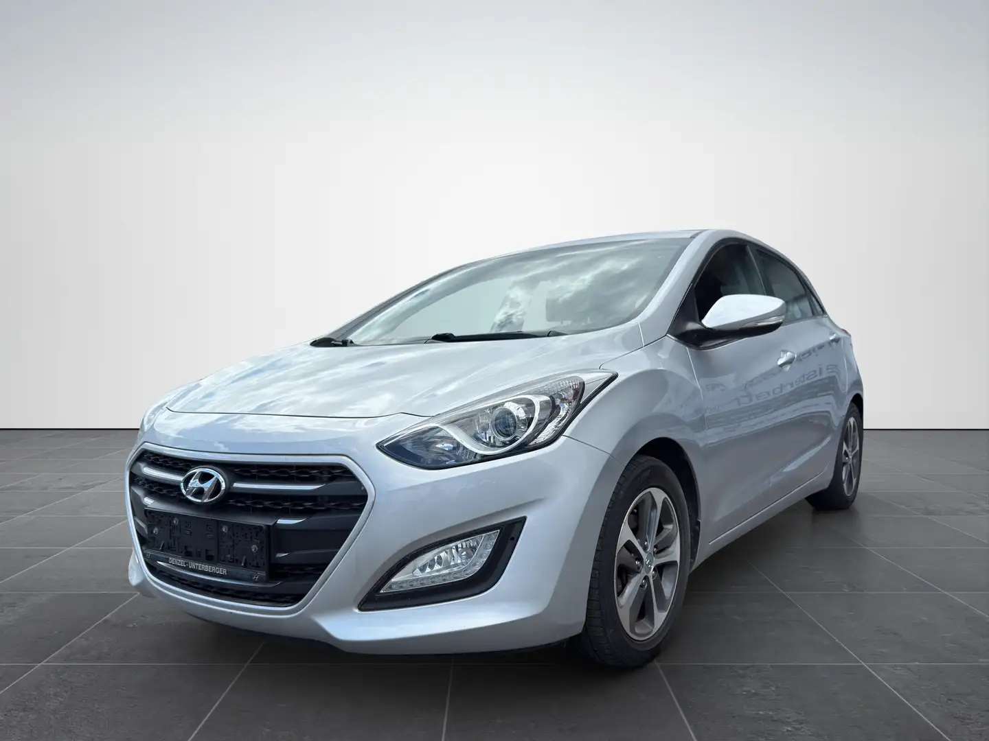 Hyundai i30 1,4 CRDi Comfort Silber - 1