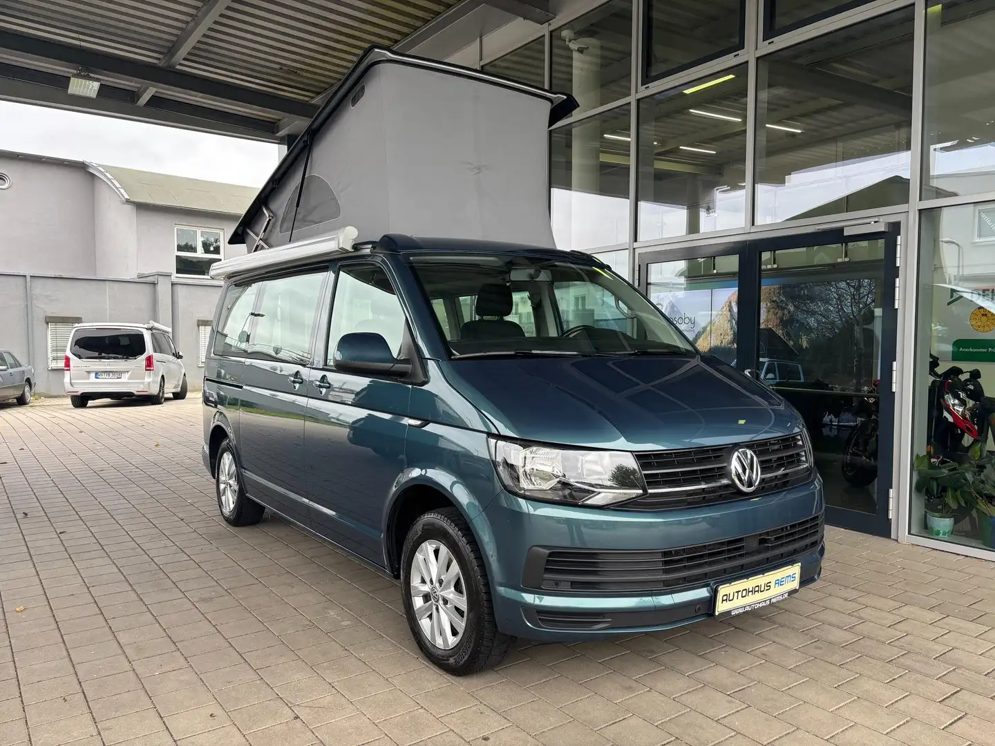 Volkswagen T6 California T6 California Beach Navi, Einparkhilfe, AHK Grün - 1