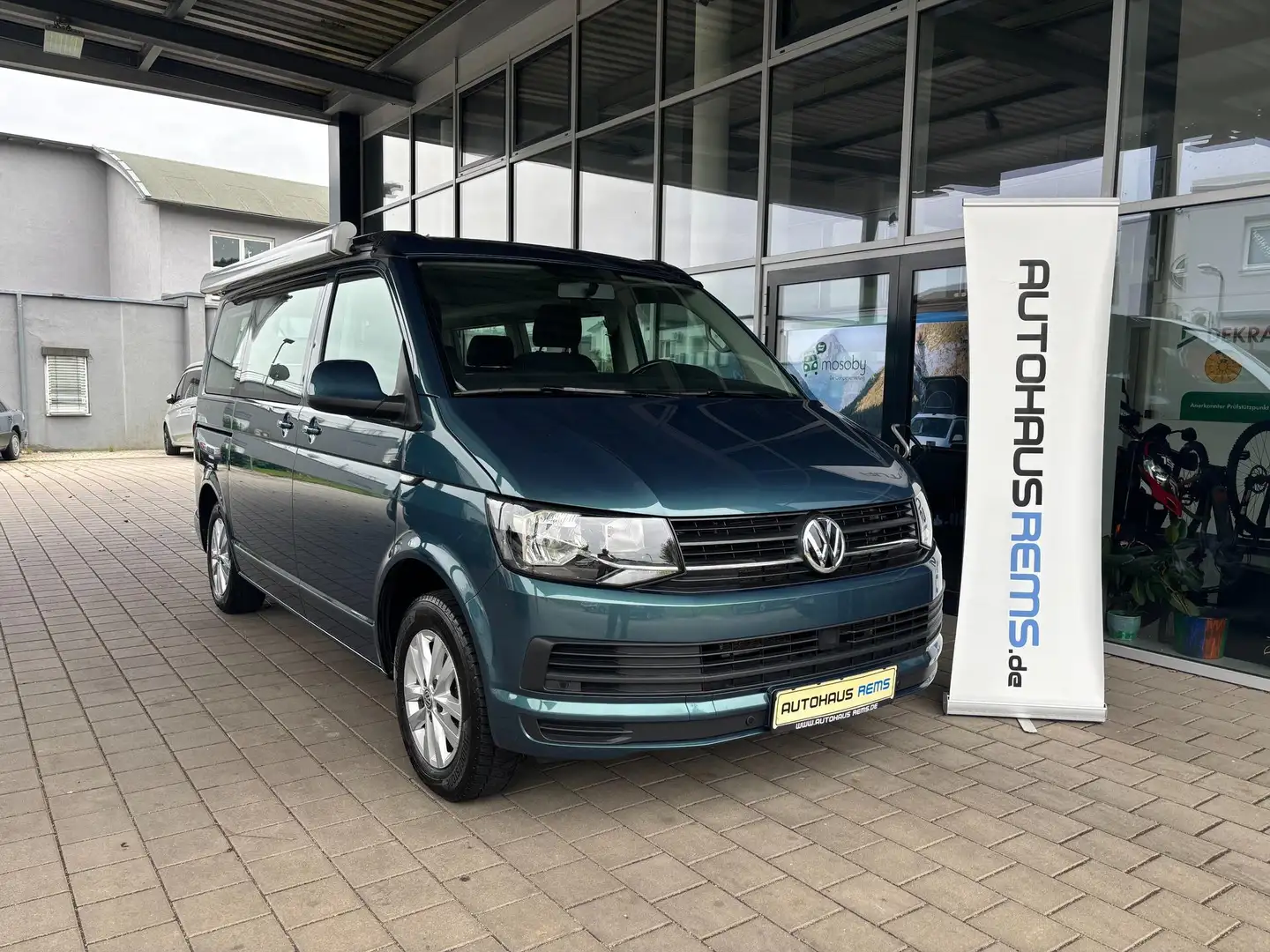 Volkswagen T6 California T6 California Beach Navi, Einparkhilfe, AHK Grün - 2
