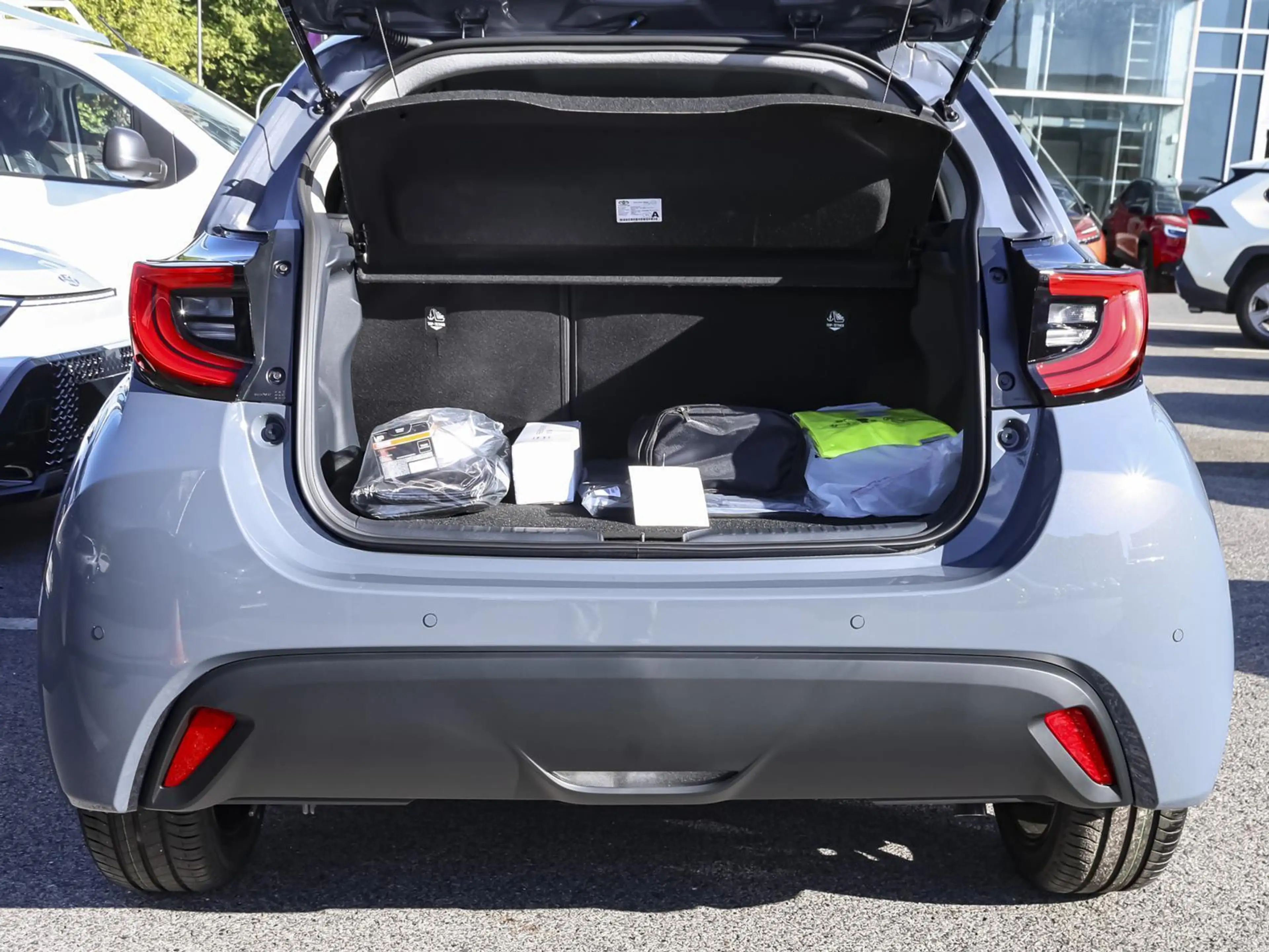 Toyota Yaris Teamplayer 1.5 Hybrid CVT NAVI SHZ PDC — photo 7