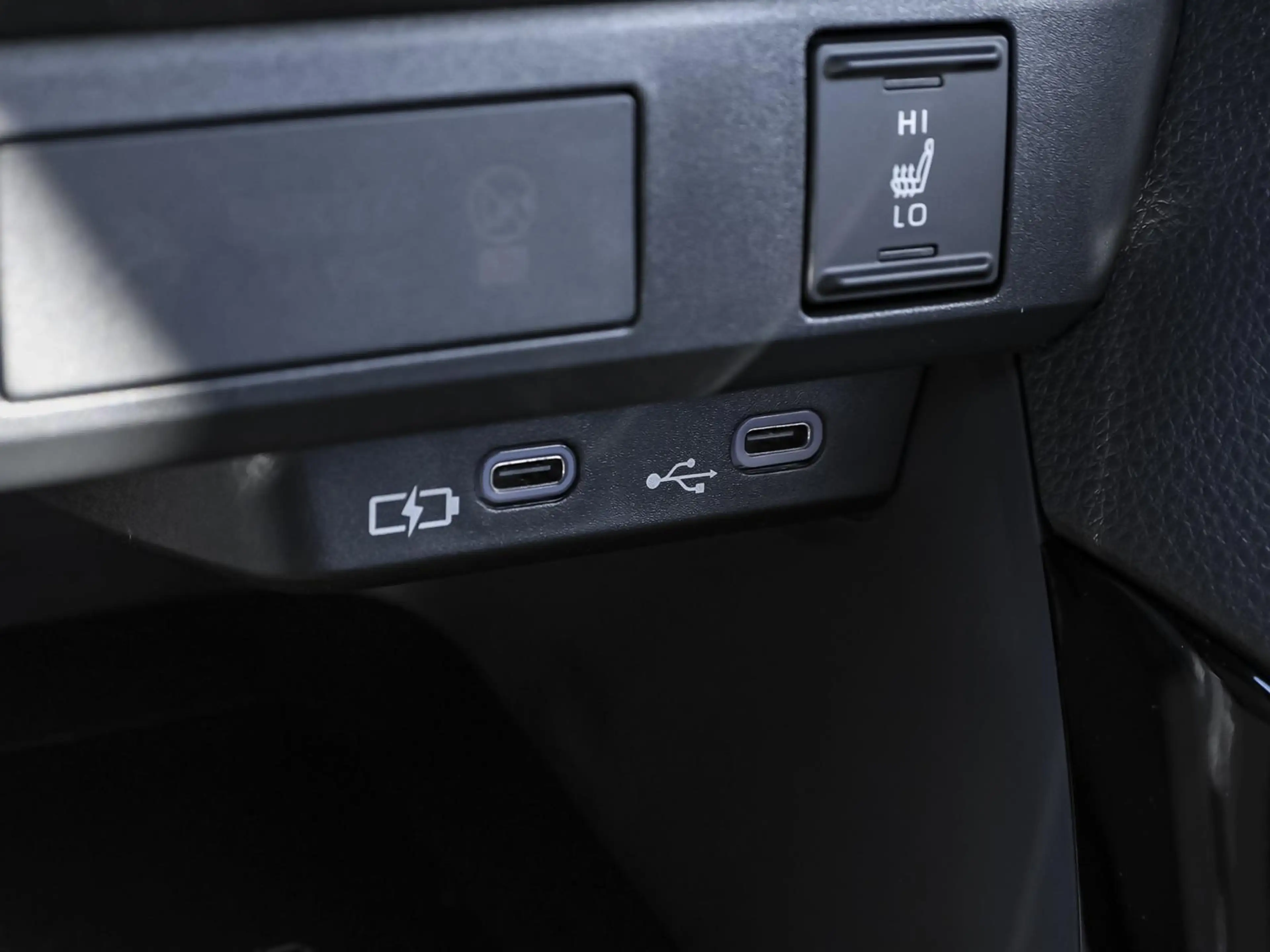 Toyota Yaris Teamplayer 1.5 Hybrid CVT NAVI SHZ PDC — photo 13