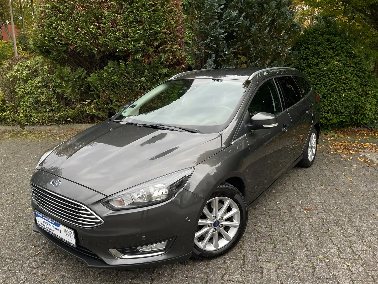 Ford Focus Titanium *1.Hand/ HU Neu* Grau - 1