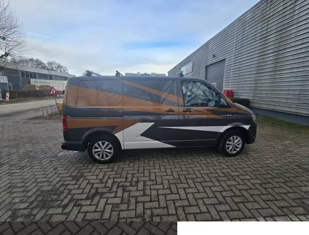 Volkswagen T6 Transporter 2018 из Европы — купить под ключ