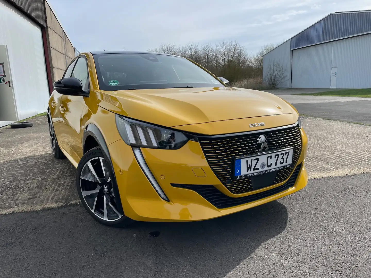 Peugeot e-208 208 Elektromotor 136 GT Gelb - 1
