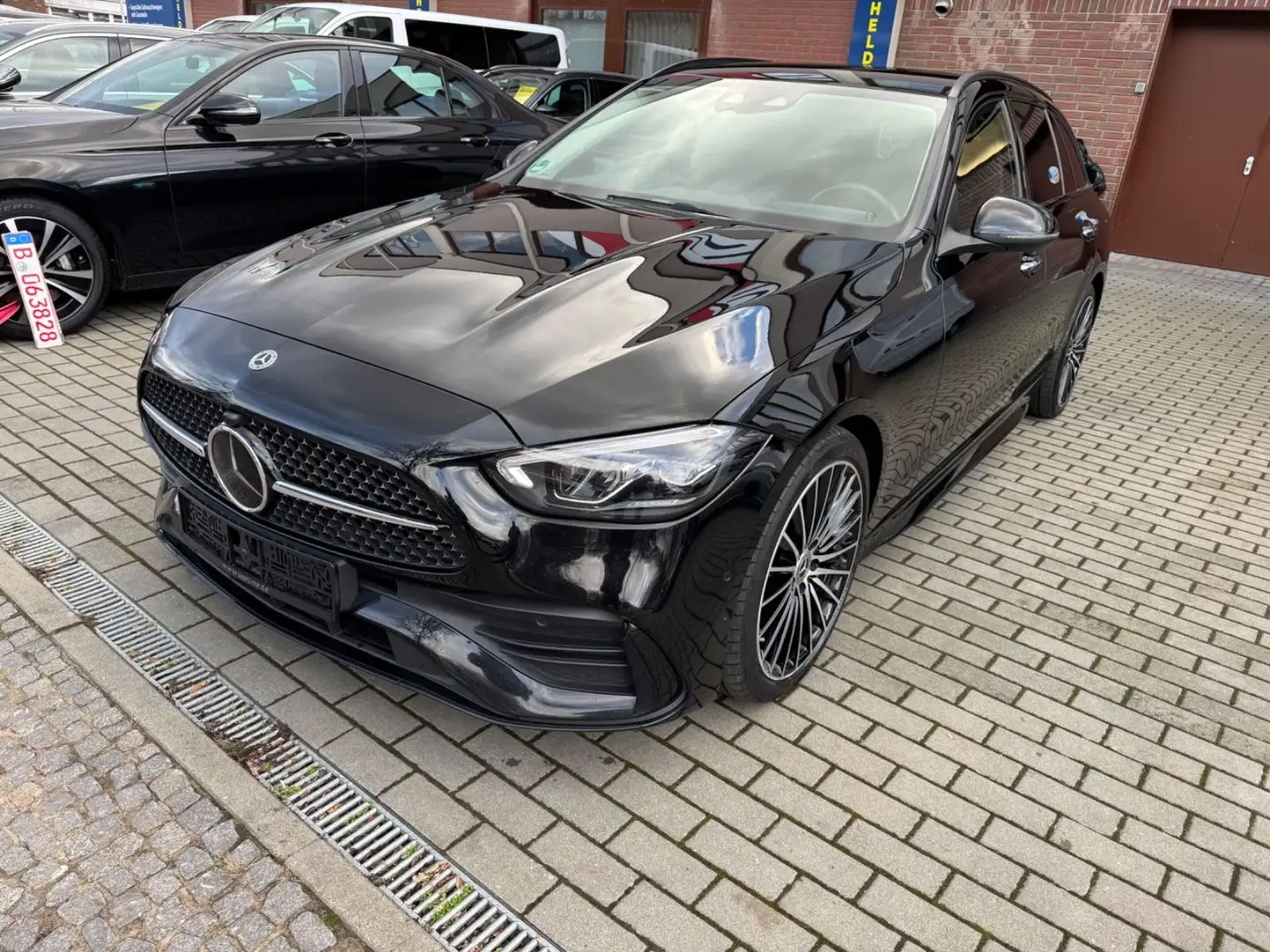 Mercedes-Benz C 300 td  AMG. ACC-Standh.-Leder-Kamera-Night Schwarz - 2
