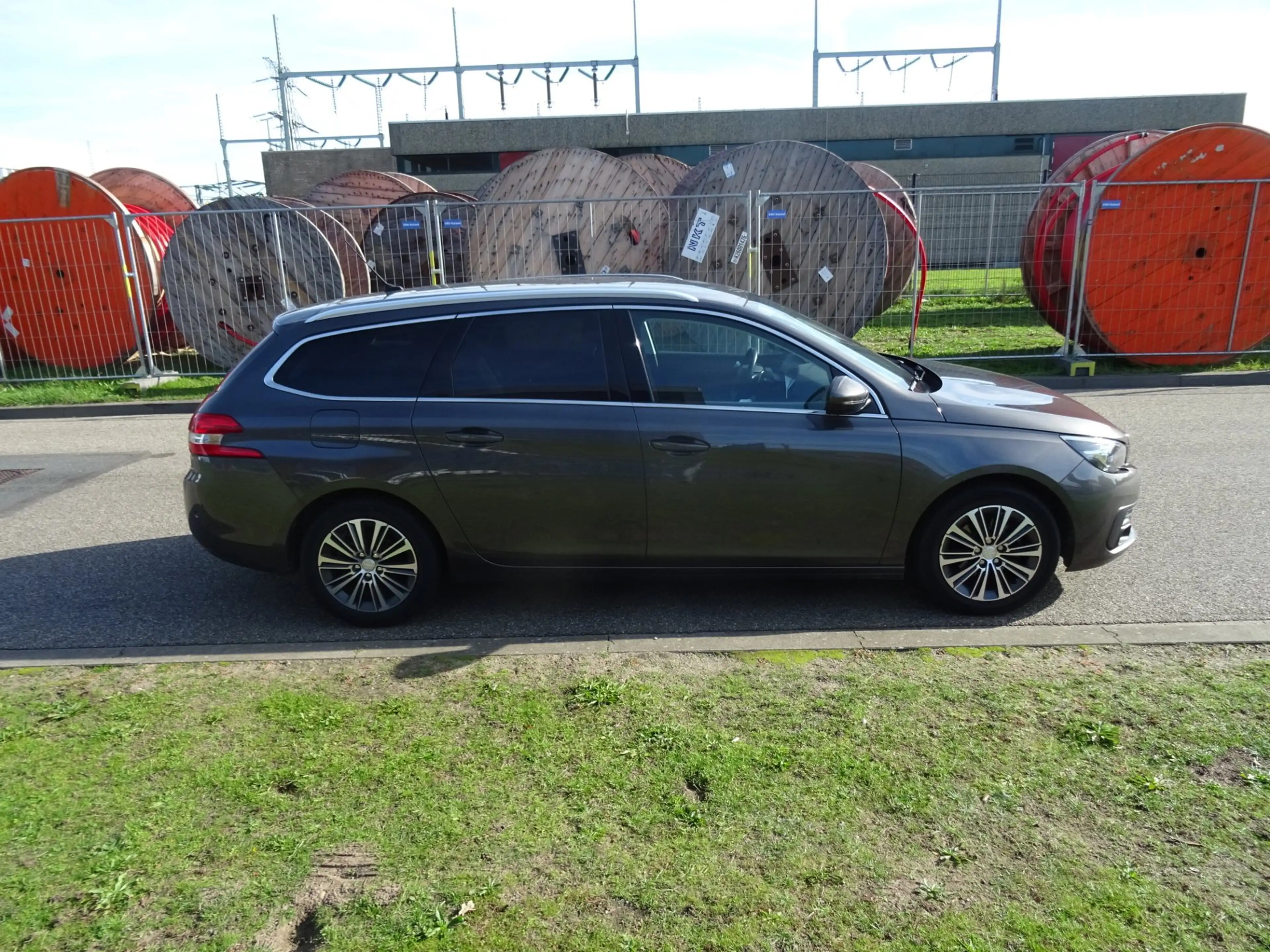 Peugeot 308 SW 1.2 PureTech Blue Lease Allure — photo 6