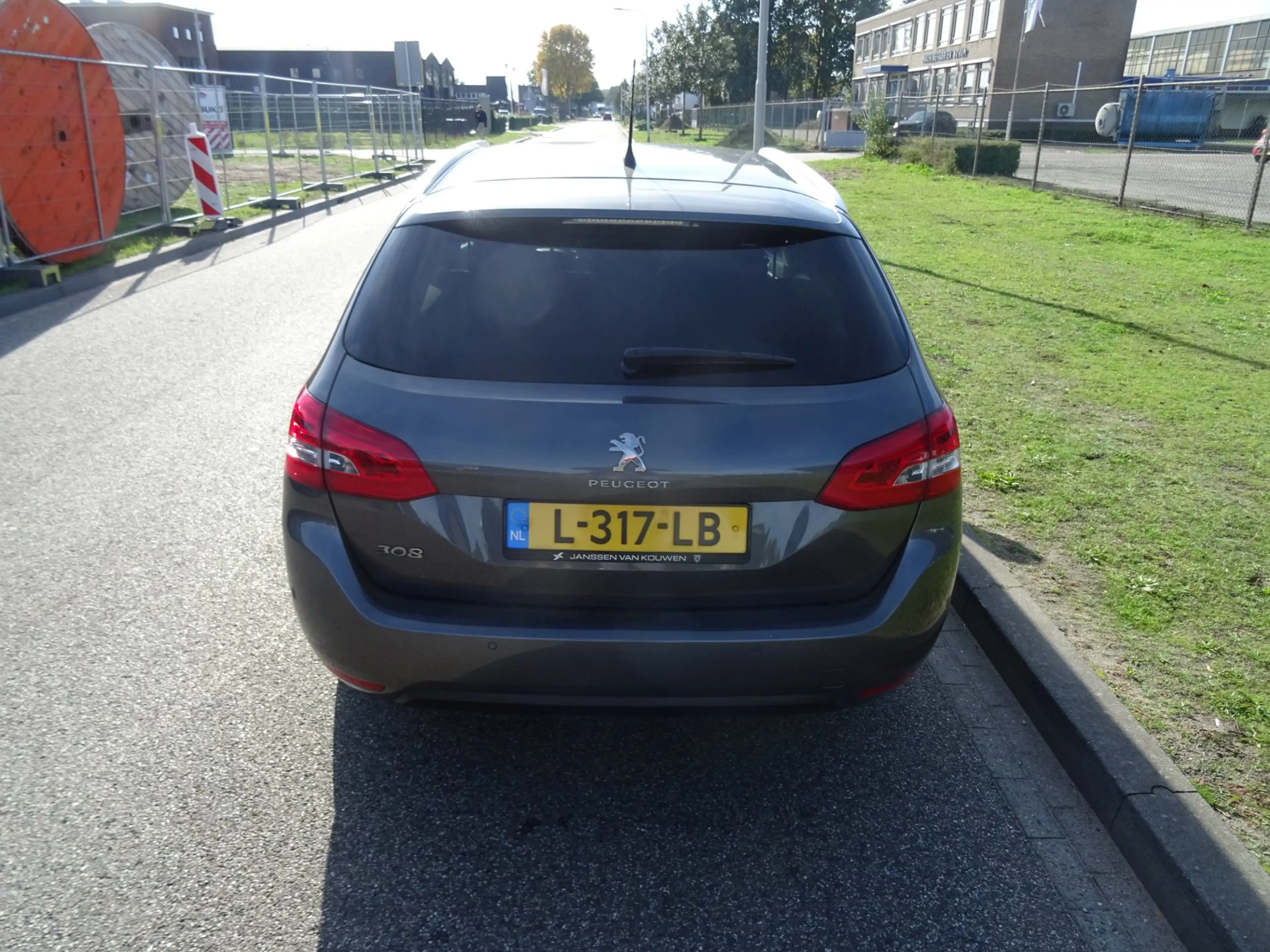 Peugeot 308 SW 1.2 PureTech Blue Lease Allure — photo 4
