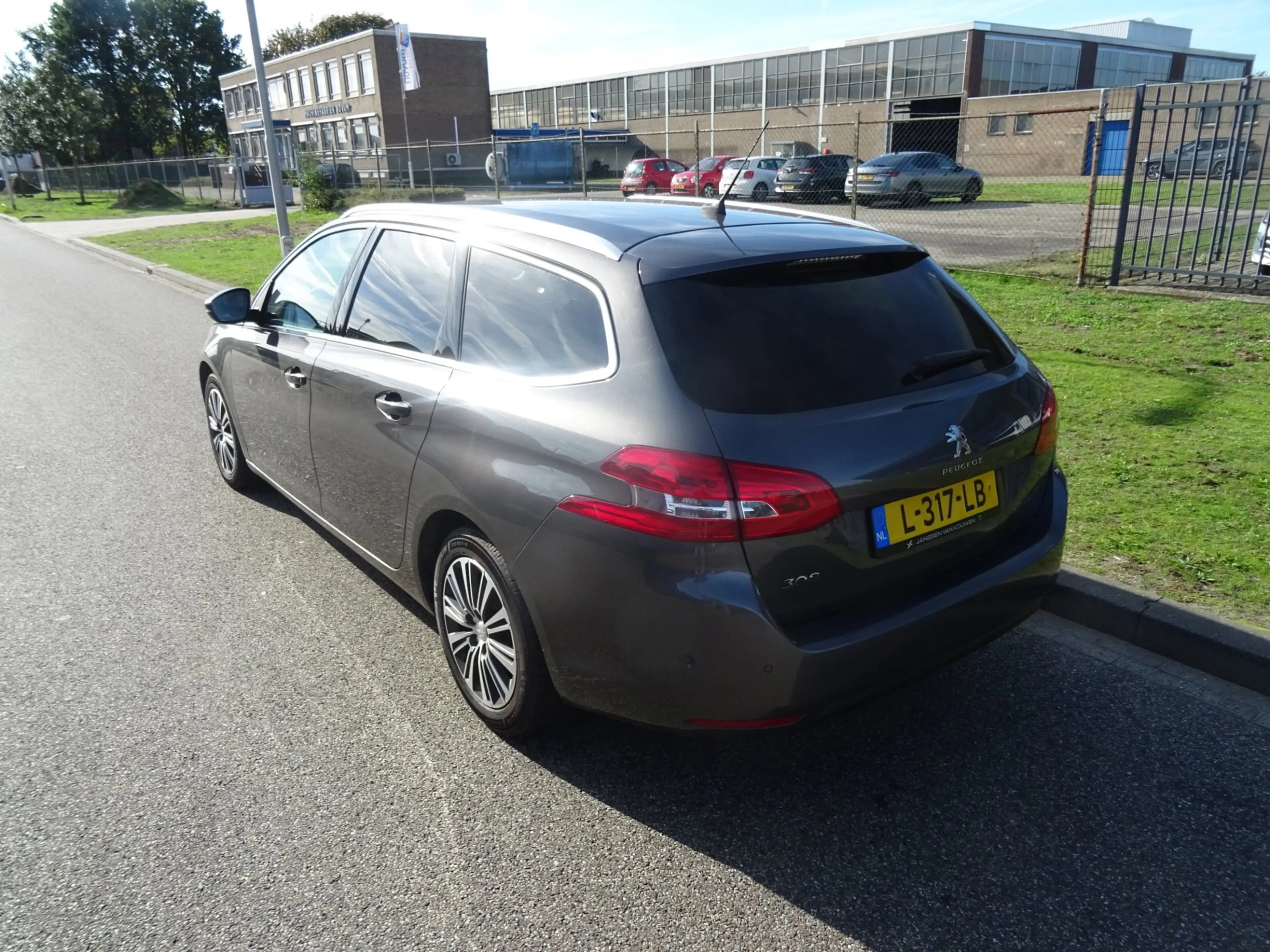 Peugeot 308 SW 1.2 PureTech Blue Lease Allure — photo 3