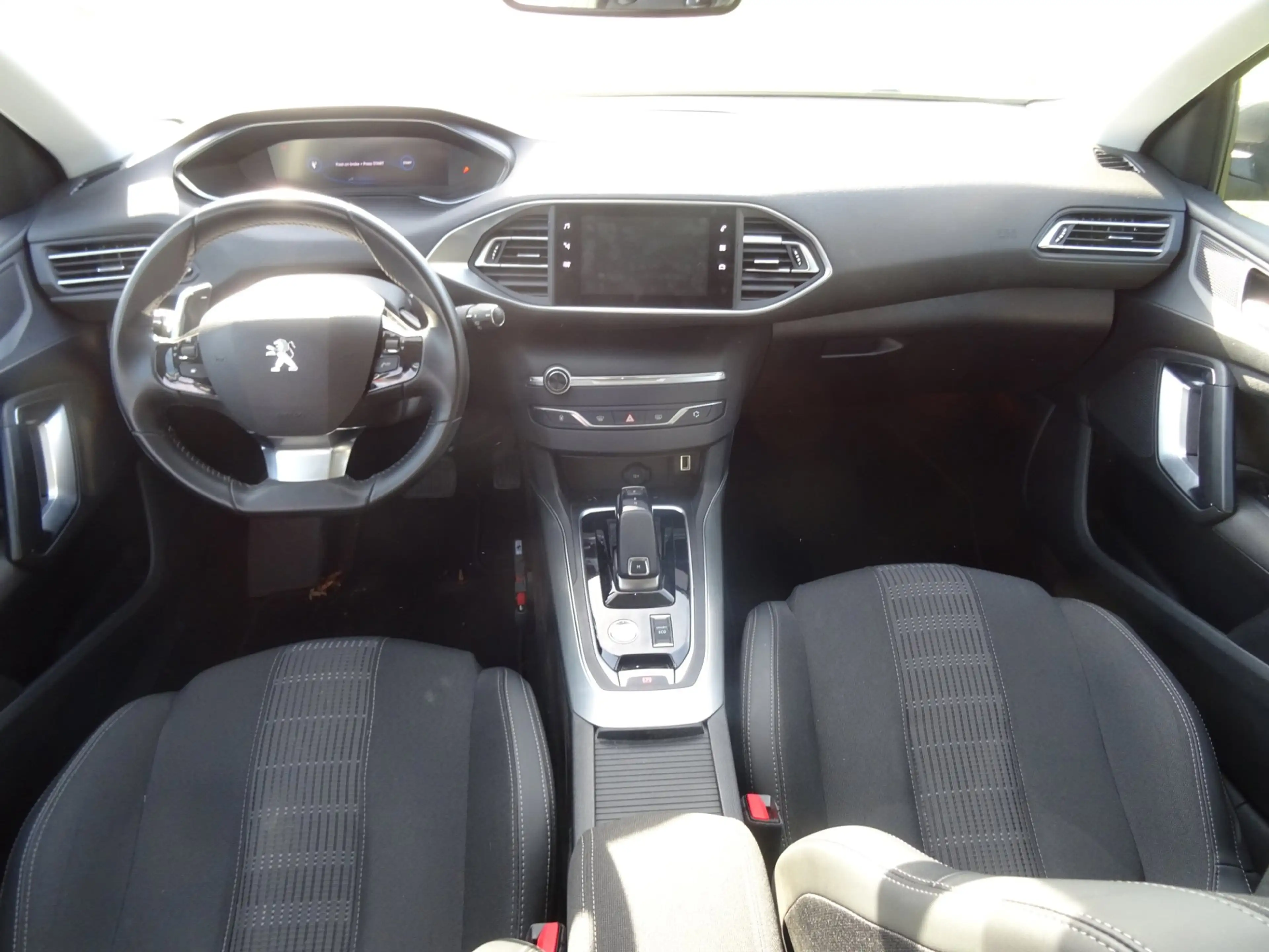 Peugeot 308 SW 1.2 PureTech Blue Lease Allure — photo 11