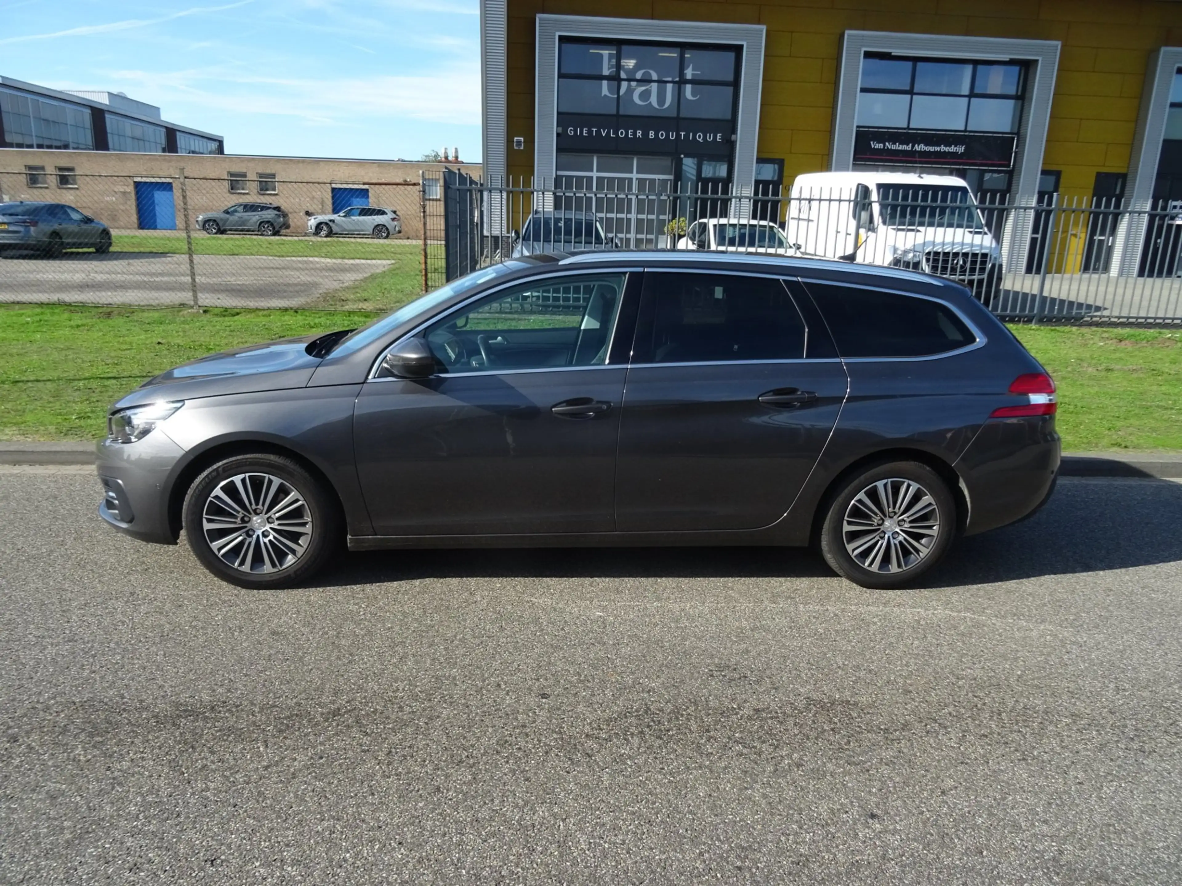 Peugeot 308 SW 1.2 PureTech Blue Lease Allure — photo 2